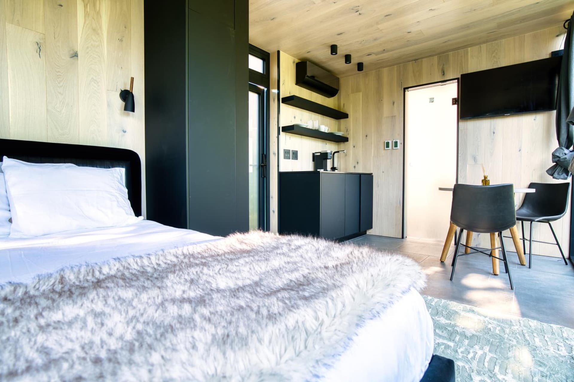 The Haüs Windham - Spacious Suites, Hot Tub, Mountain Views! gallery photo in Windham — image 48