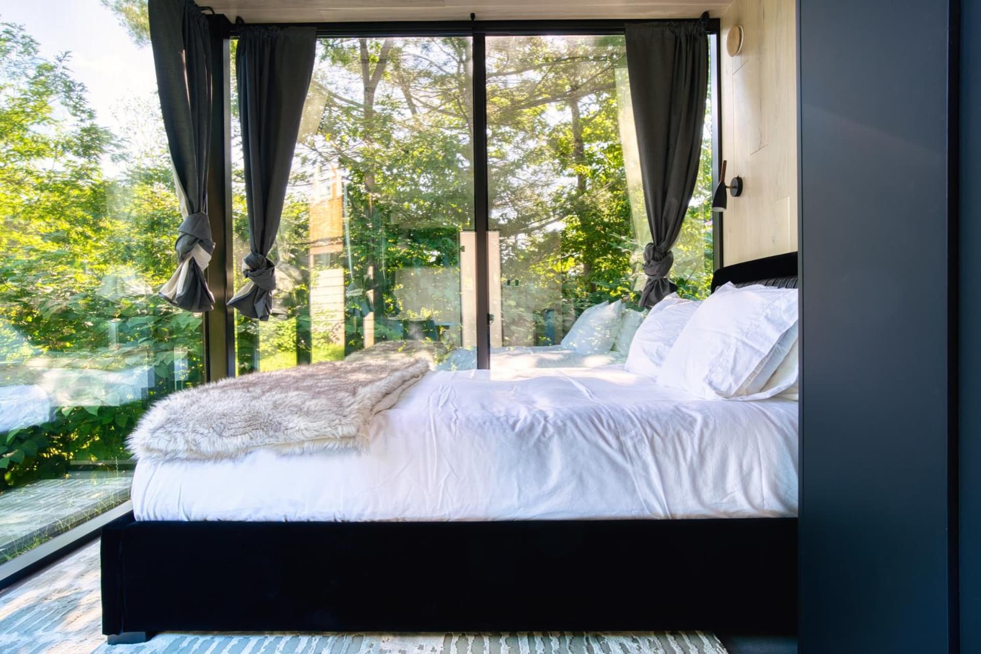 The Haüs Windham - Spacious Suites, Hot Tub, Mountain Views! gallery photo in Windham — image 7