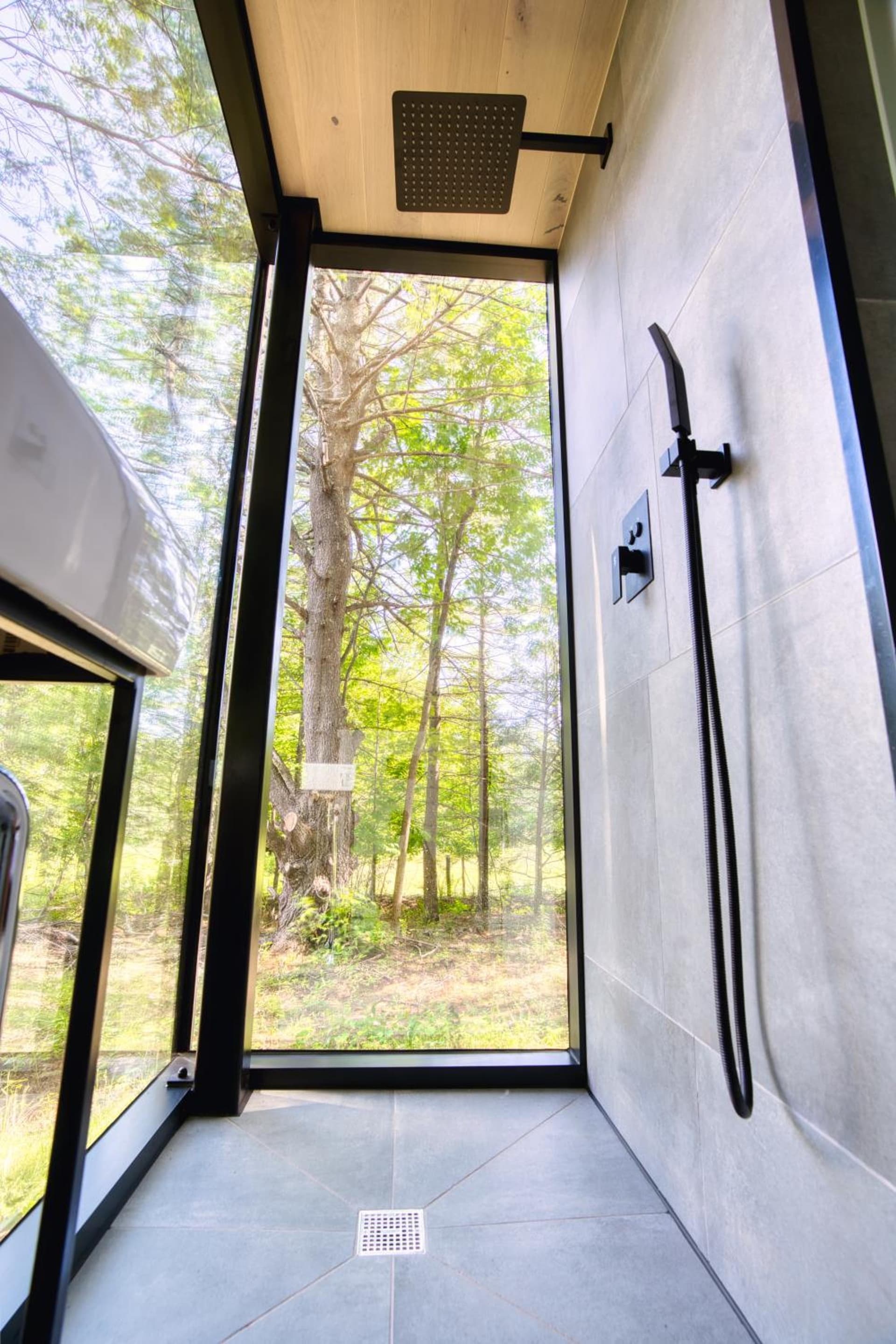 The Haüs Windham - Spacious Suites, Hot Tub, Mountain Views! gallery photo in Windham — image 4