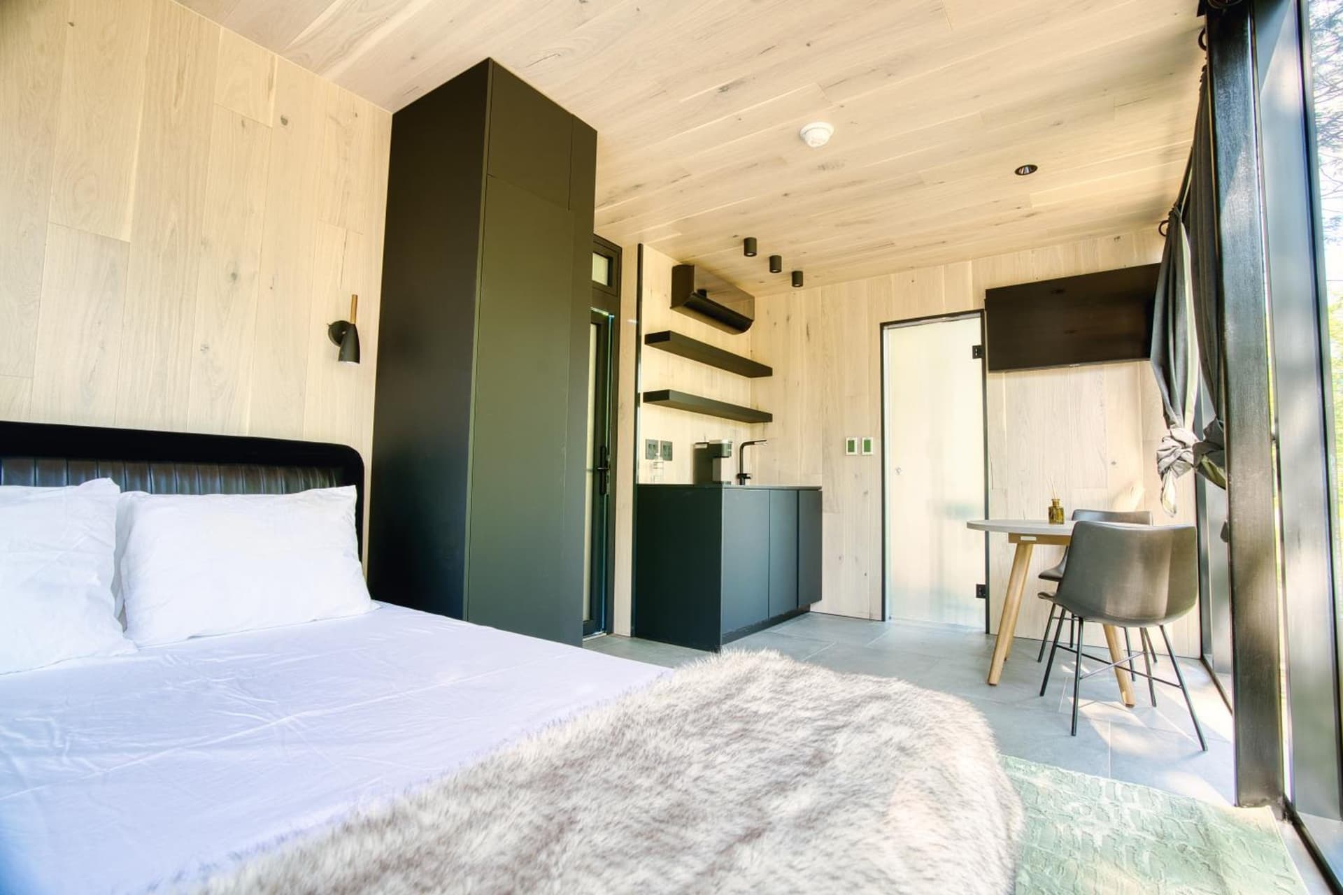 The Haüs Windham - Spacious Suites, Hot Tub, Mountain Views! gallery photo in Windham — image 29