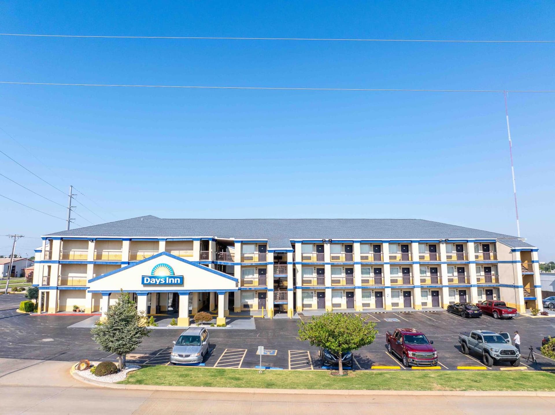 Days Inn by Wyndham Oklahoma City/Moore interior in Oklahoma City, OK — gallery photo 2
