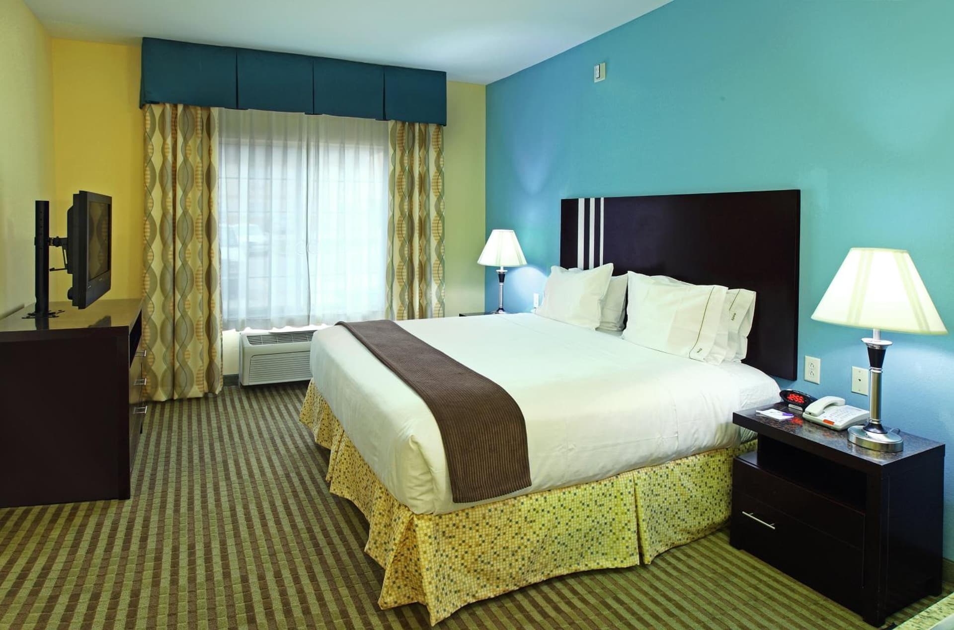 Holiday Inn Express Hotel & Suites Carthage by IHG interior in Carthage, TX — gallery photo 2