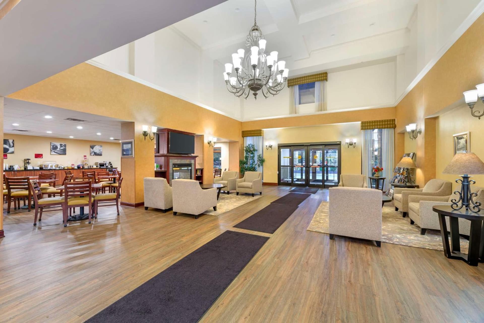 Best Western PLUS Victor Inn & Suites interior in Victor — gallery photo 2