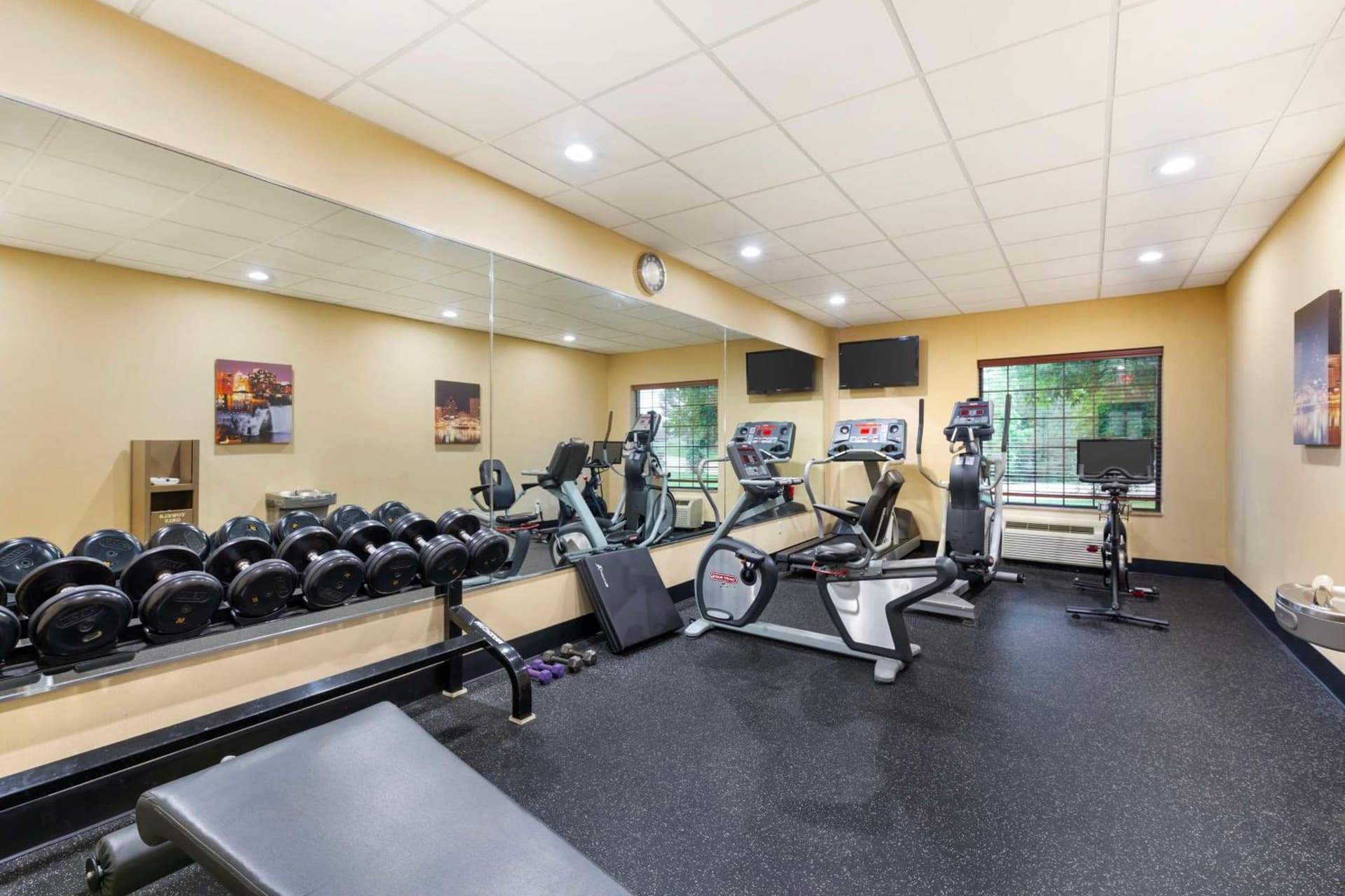 Best Western PLUS Victor Inn & Suites property views in Victor — gallery photo 3