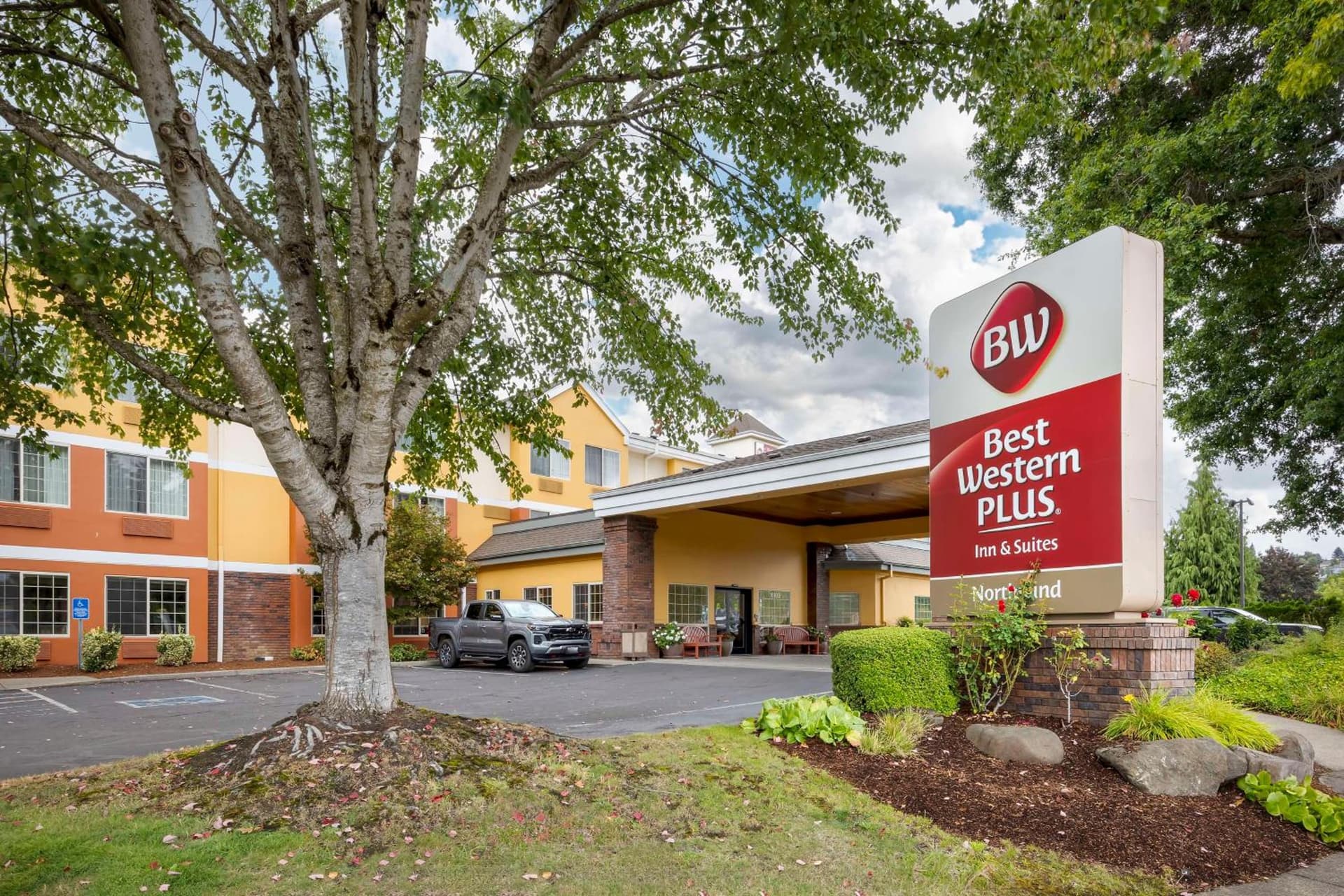 Best Western Plus Northwind Inn & Suites interior in Tigard, OR — gallery photo 2