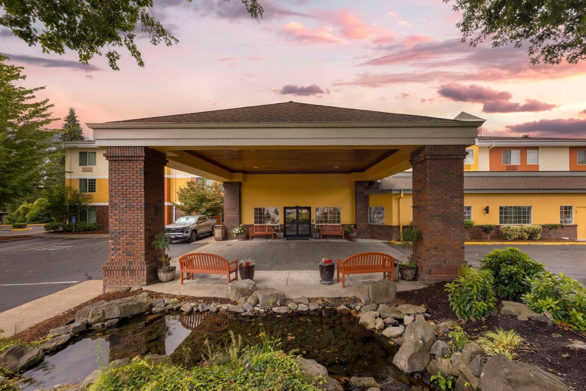 Best Western Plus Northwind Inn & Suites — hotel in Tigard, Oregon