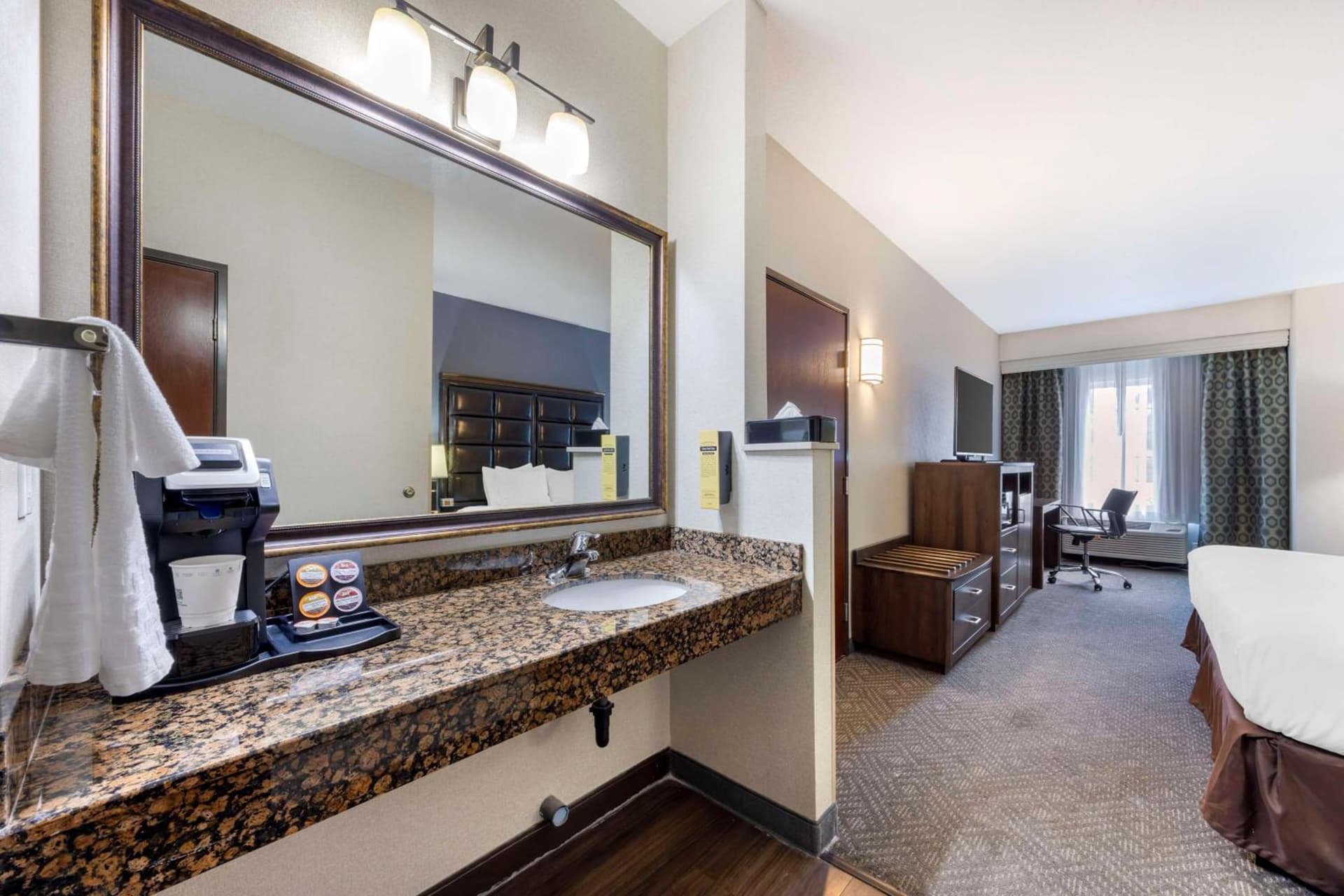 Best Western Plus Northwind Inn & Suites gallery photo in Tigard, OR — image 6