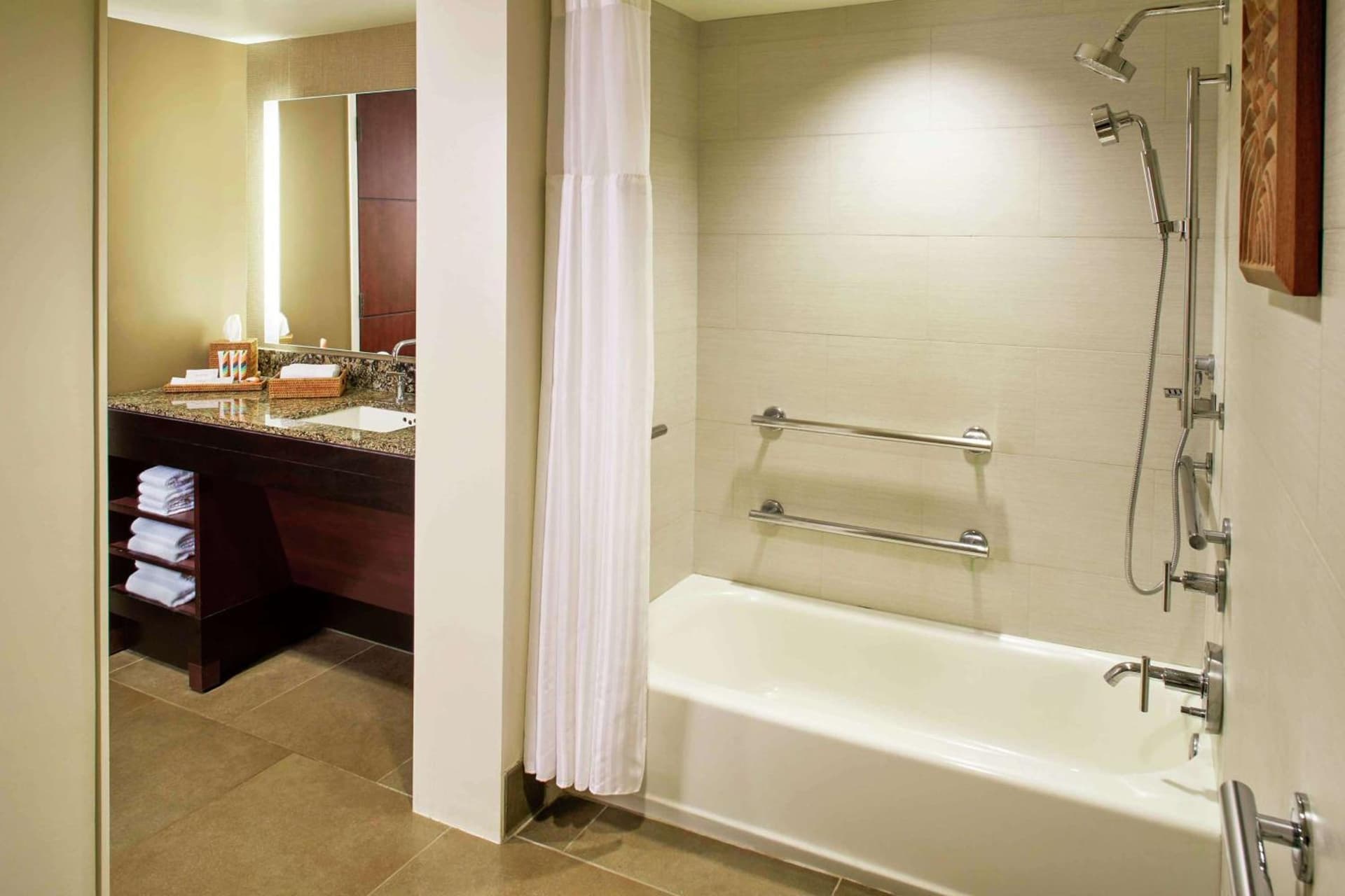 Hilton Hawaiian Village Waikiki Beach Resort gallery photo in Honolulu, HI — image 62