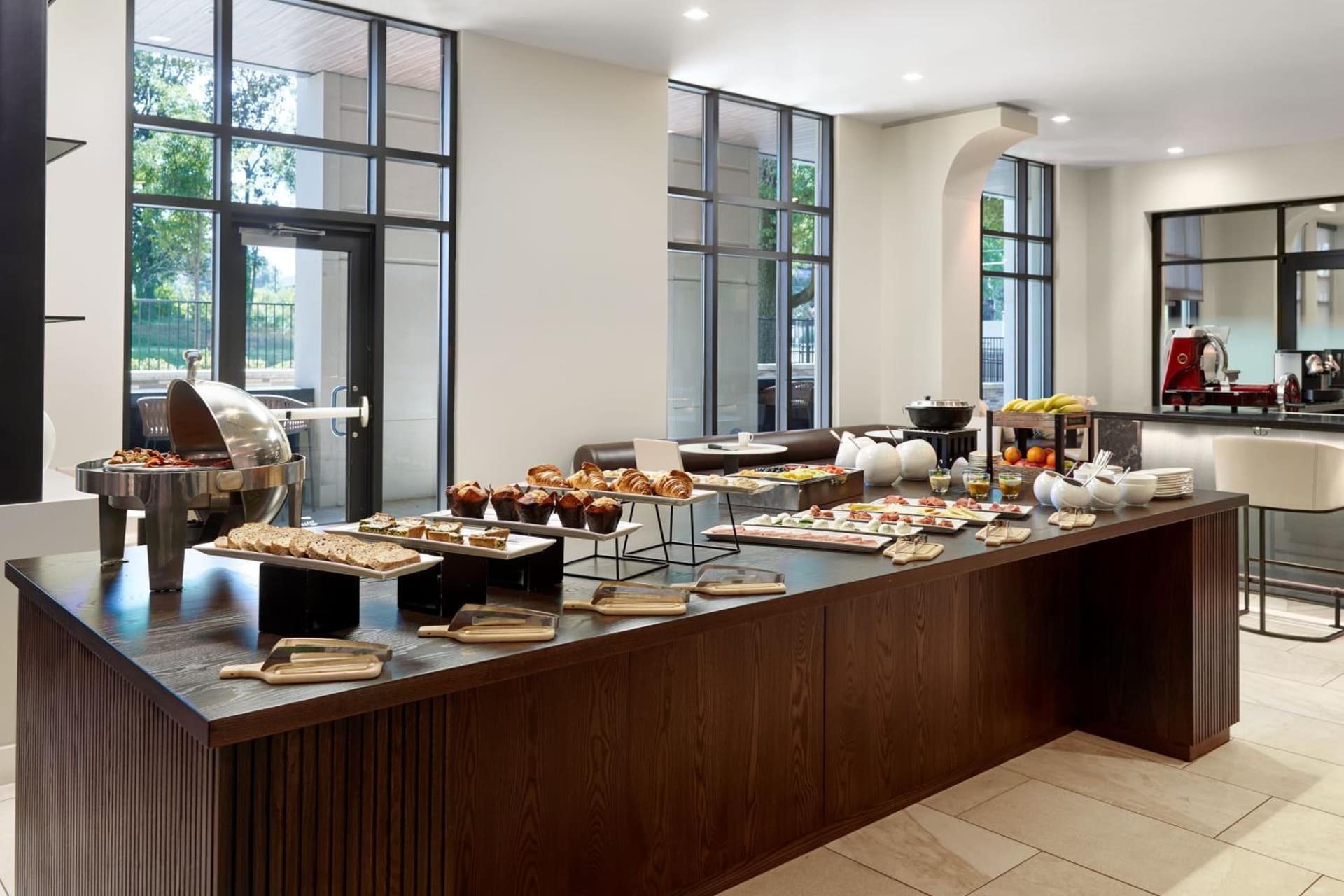 AC Hotel by Marriott Charlotte SouthPark gallery photo in Charlotte, NC — image 11