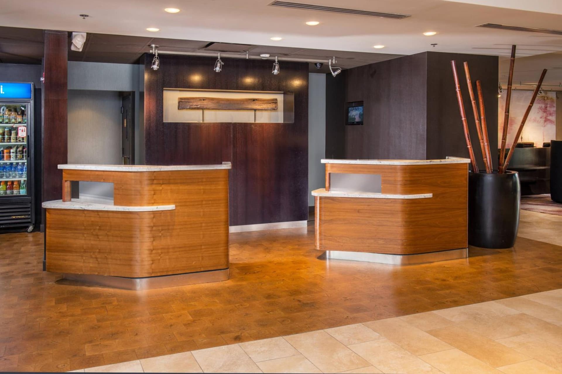 Courtyard By Marriott Baltimore BWI Airport interior in Linthicum Heights, MD — gallery photo 2