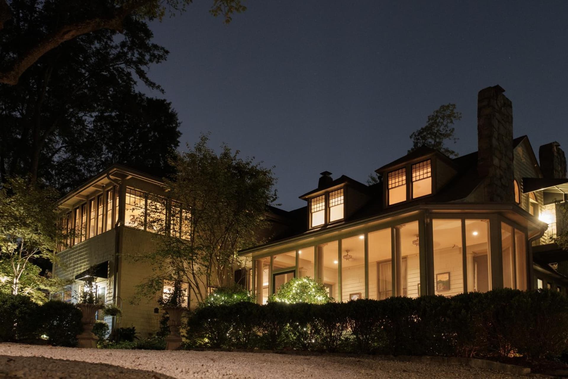 Stonehurst Place Bed & Breakfast interior in Atlanta, GA — gallery photo 2