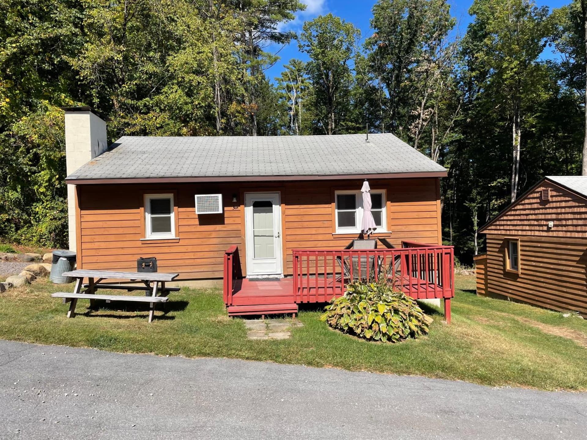 Hill View Motel and Cottages featured exterior or lobby in Lake George — similar hotel