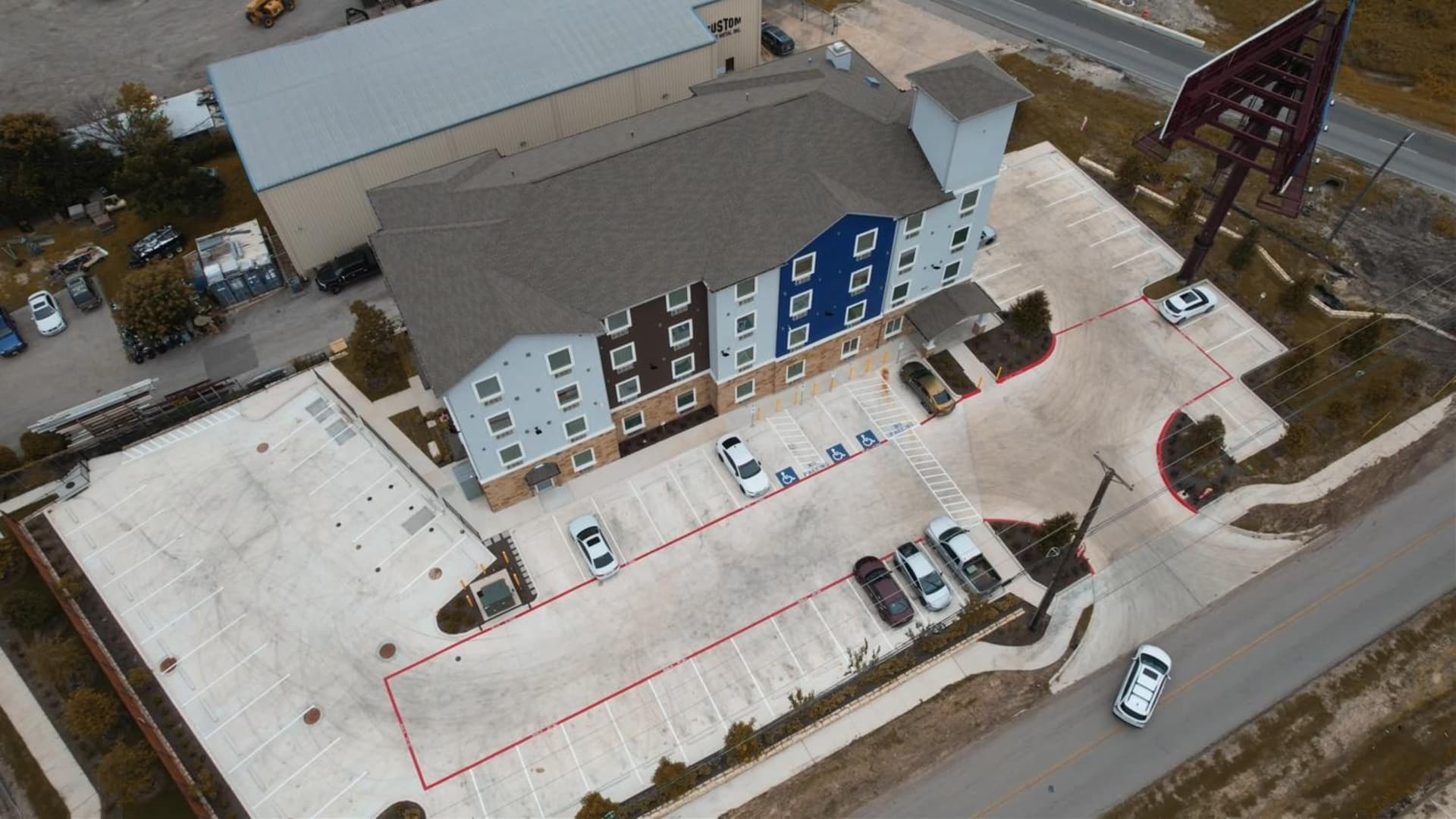 Texas Bungalows Hotel and Hotel Que at i35 Austin Pflugerville property views in Pflugerville, TX — gallery photo 3