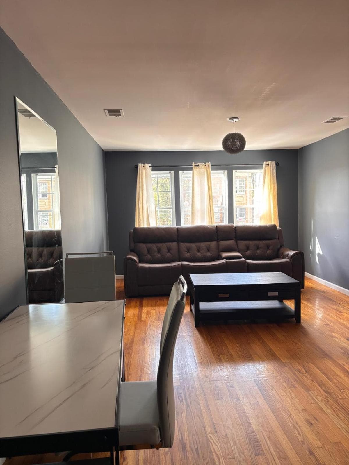 Nwk 457 RM 212-E interior in Newark, NJ — gallery photo 2