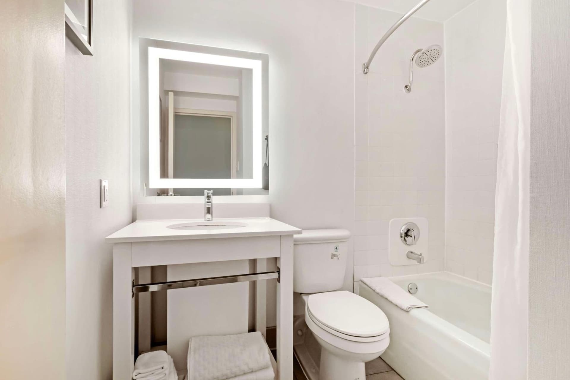 Best Western Plus Kansas City Sports Complex Hotel gallery photo in Kansas City, MO — image 4