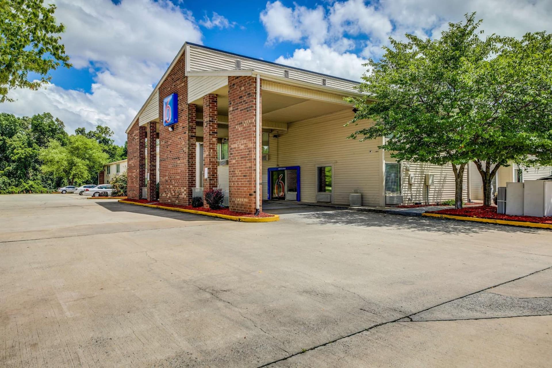 Motel 6-Greensboro, NC - Airport featured exterior or lobby in Greensboro, NC — similar hotel