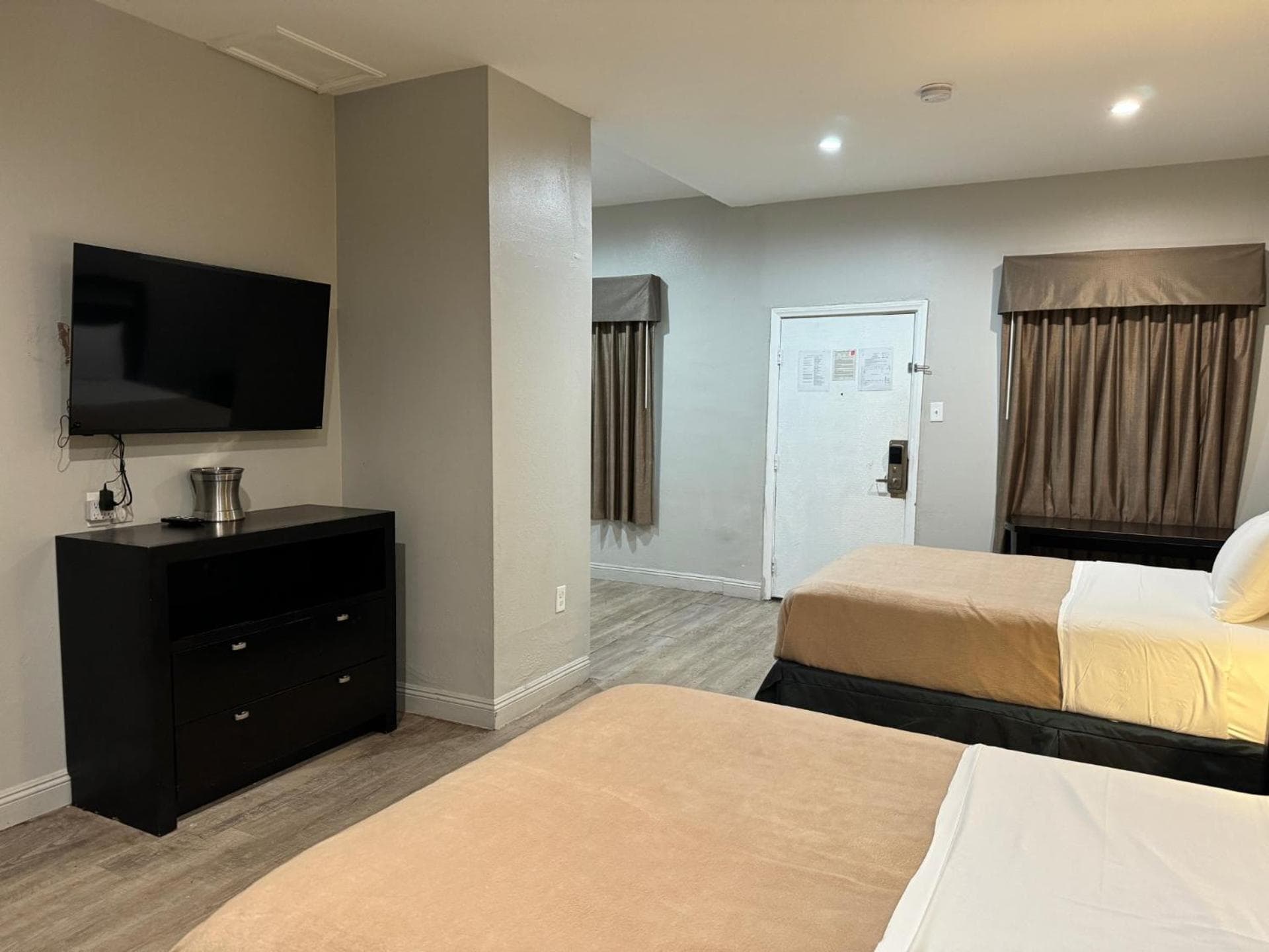 Rodeway Inn El Cajon - San Diego East gallery photo in El Cajon, CA — image 9