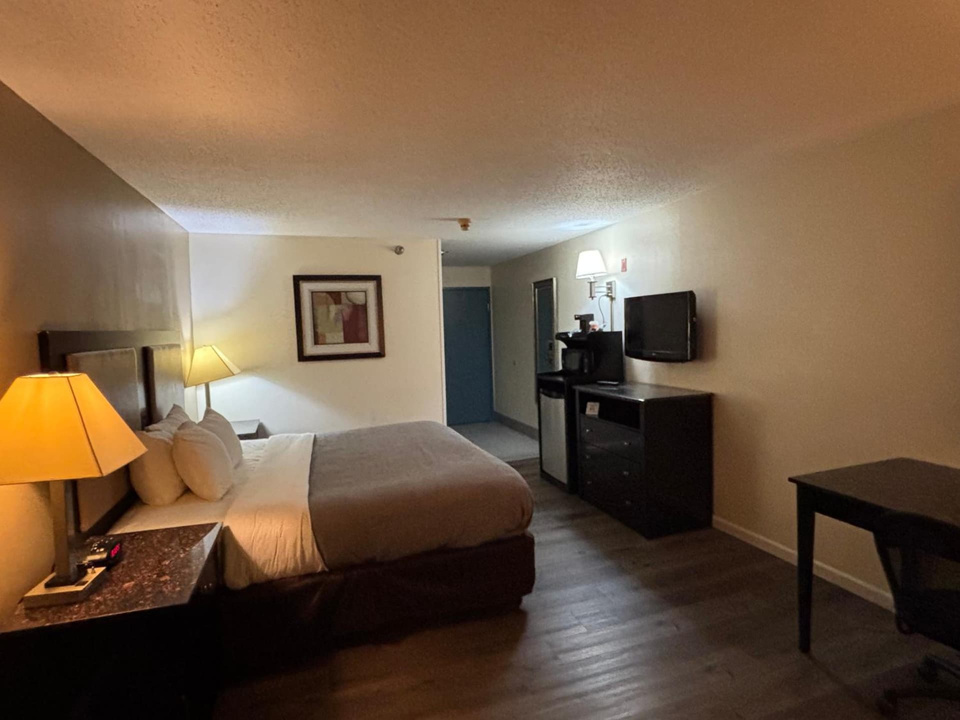 Quality Inn & Suites Woodstock near Lake Geneva interior in Woodstock, IL — gallery photo 2