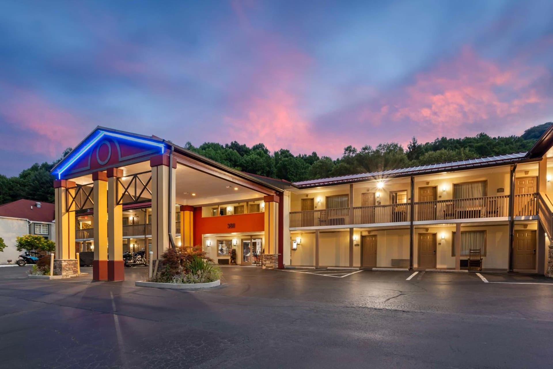 Best Western Mountainbrook Inn Maggie Valley featured exterior or lobby in Maggie Valley, NC — similar hotel