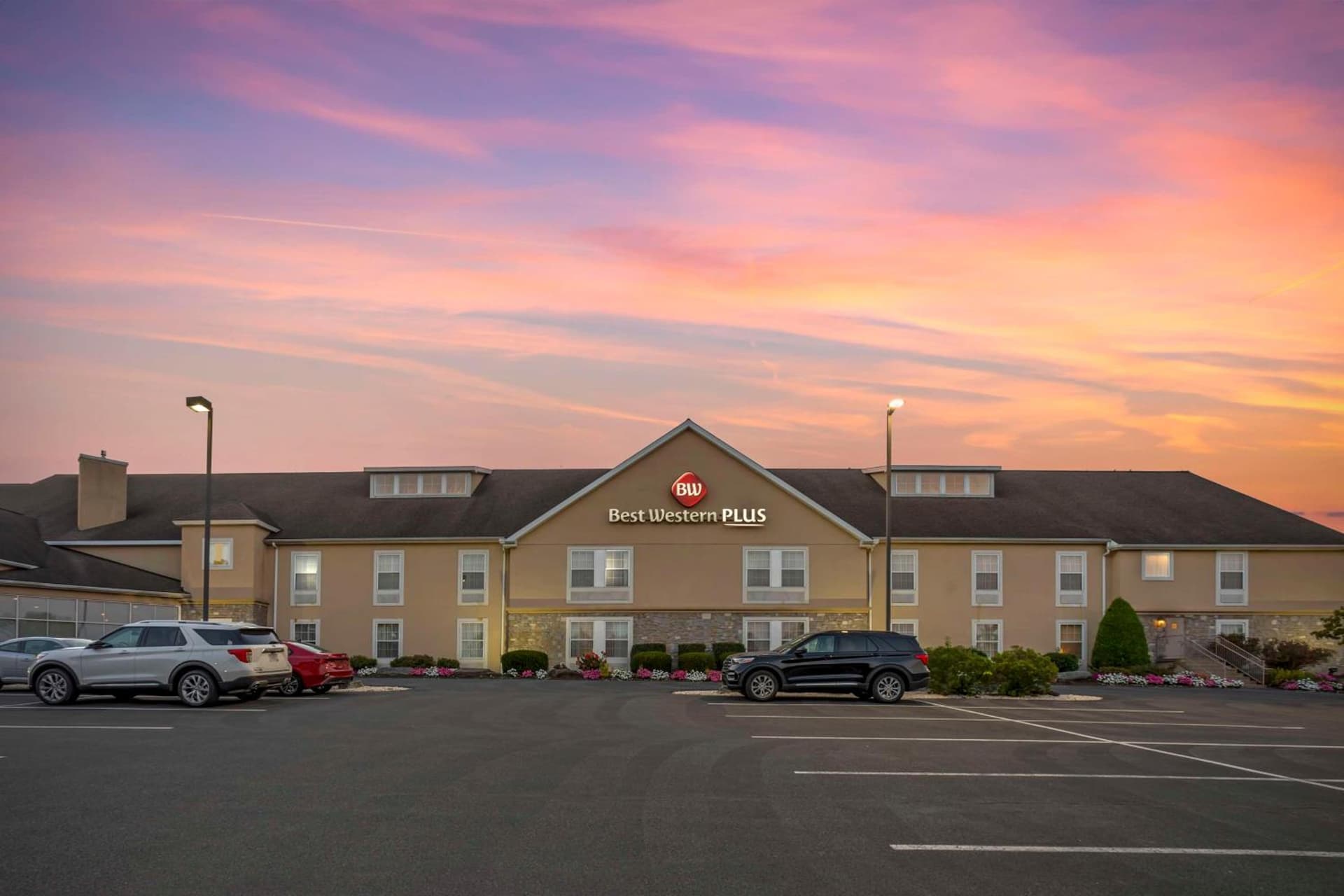 Best Western PLUS Revere Inn & Suites featured exterior or lobby in Paradise — similar hotel