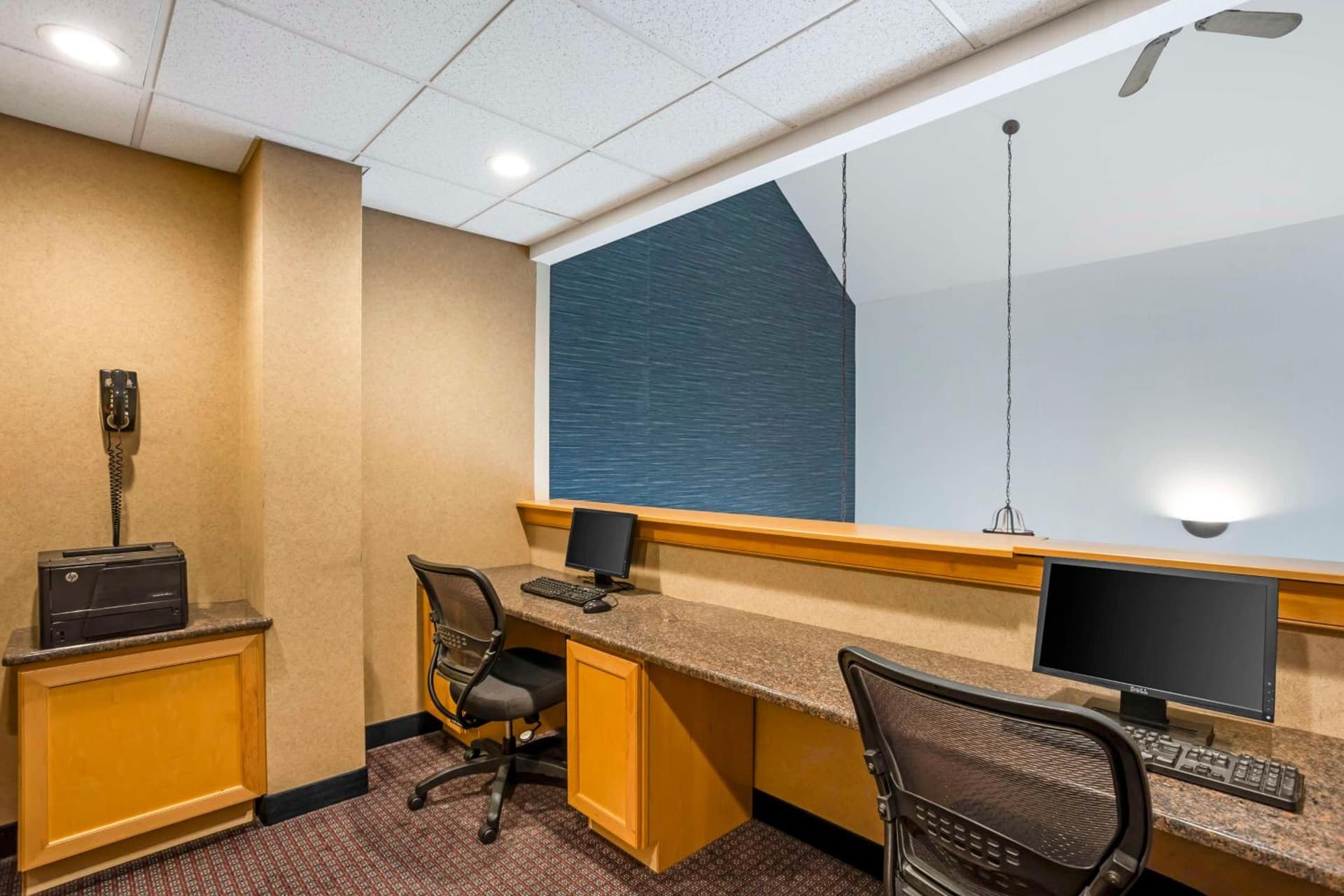 Best Western PLUS Revere Inn & Suites property views in Paradise — gallery photo 3