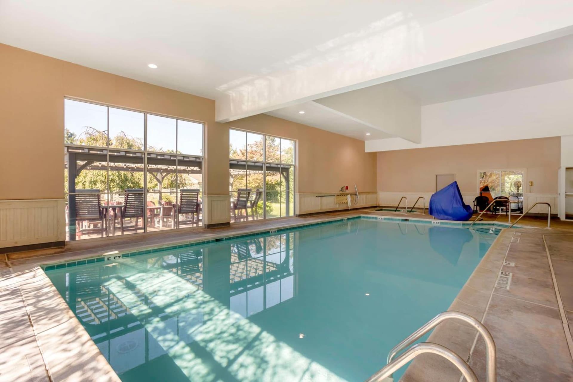 Best Western PLUS Revere Inn & Suites gallery photo in Paradise — image 57