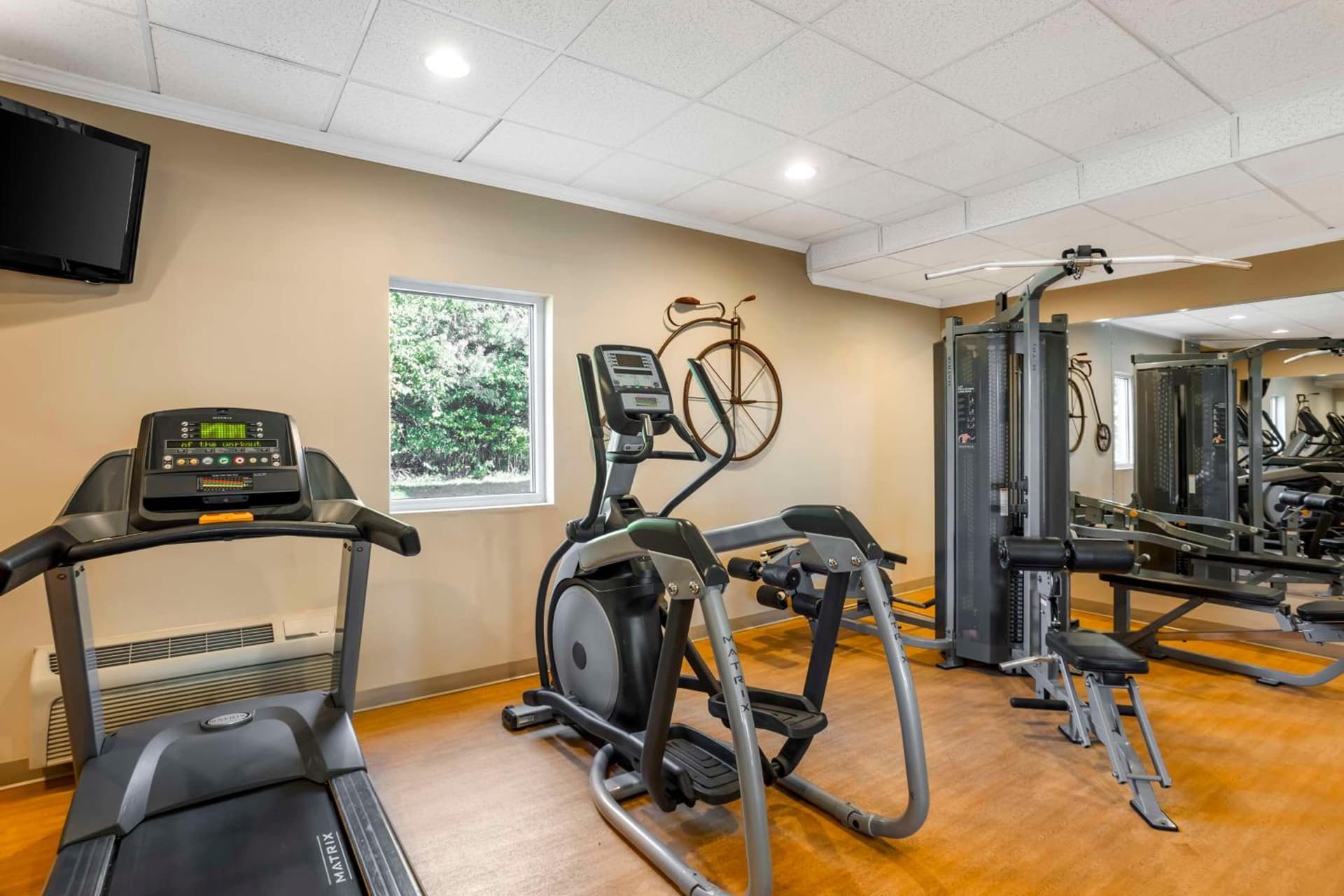 Best Western PLUS Revere Inn & Suites interior in Paradise — gallery photo 2