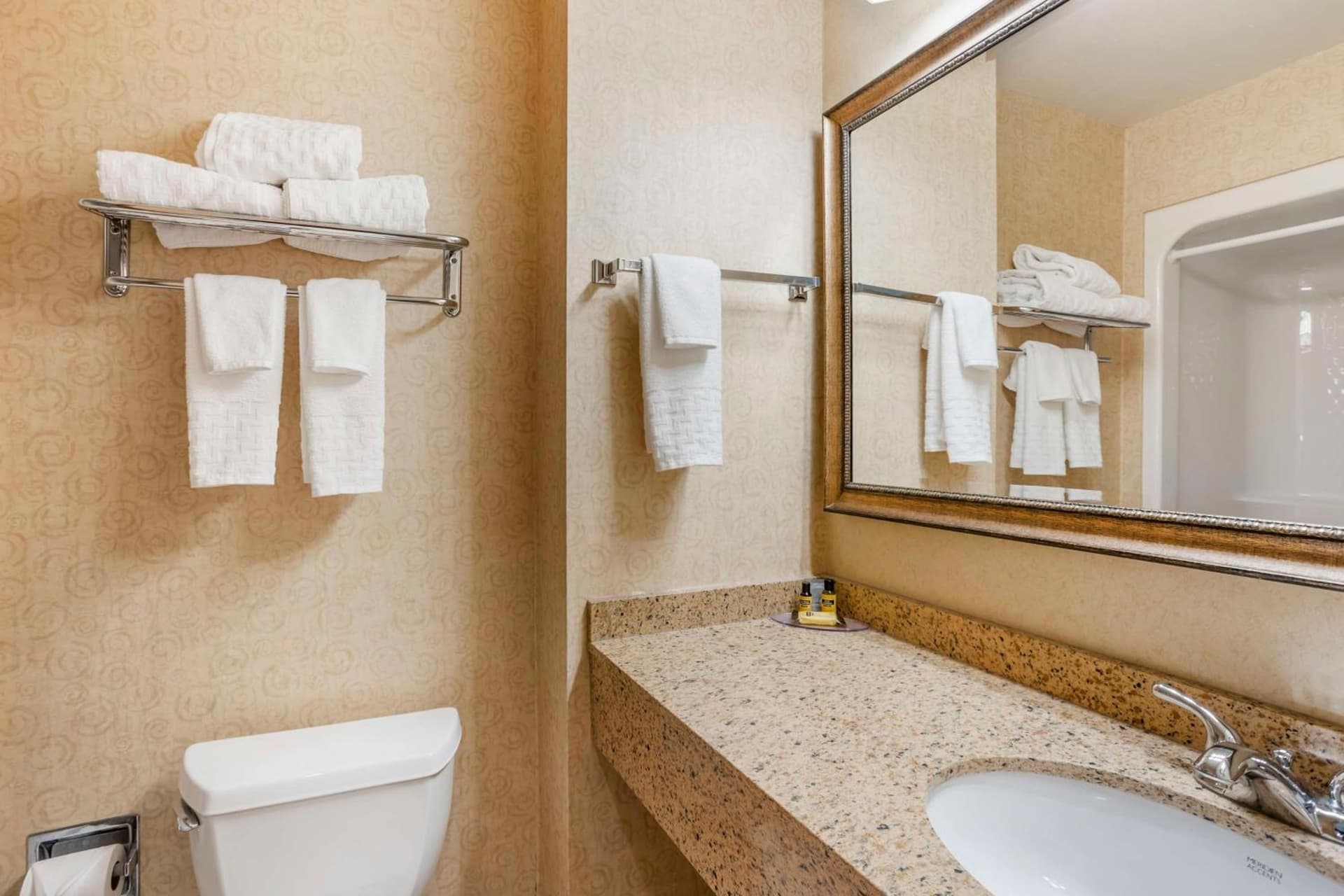 Best Western PLUS Revere Inn & Suites gallery photo in Paradise — image 47
