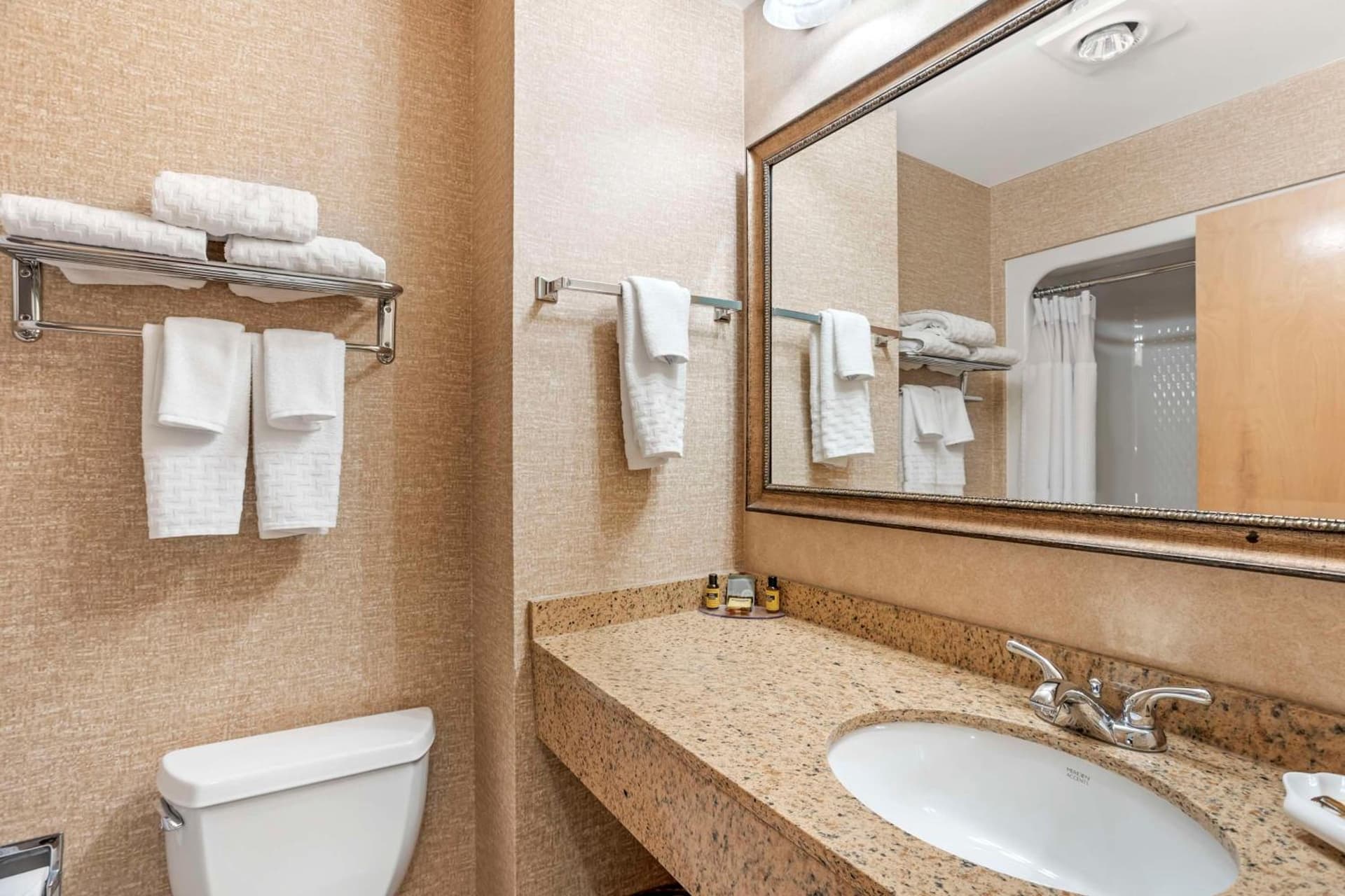 Best Western PLUS Revere Inn & Suites gallery photo in Paradise — image 43