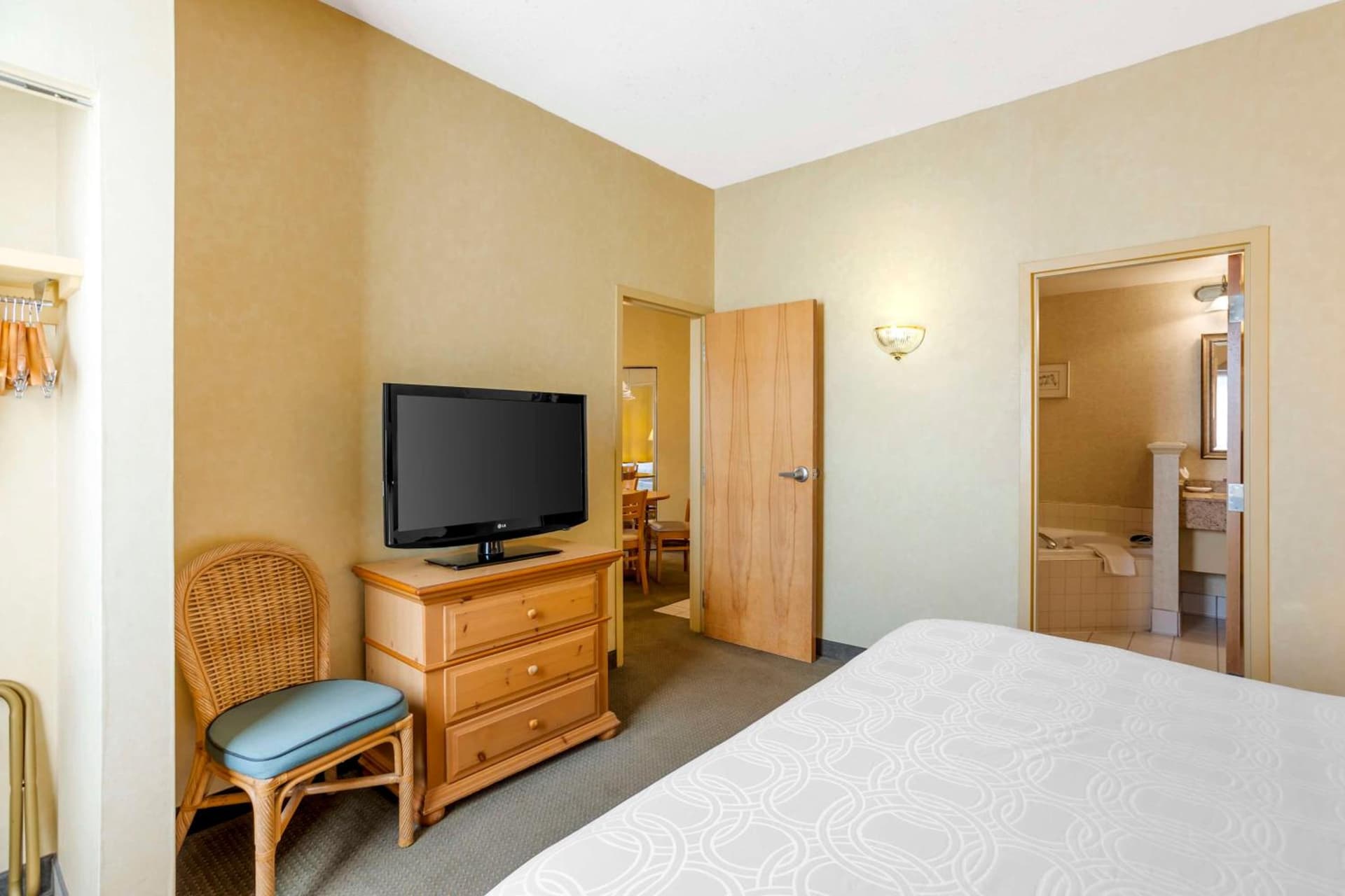 Best Western PLUS Revere Inn & Suites gallery photo in Paradise — image 25