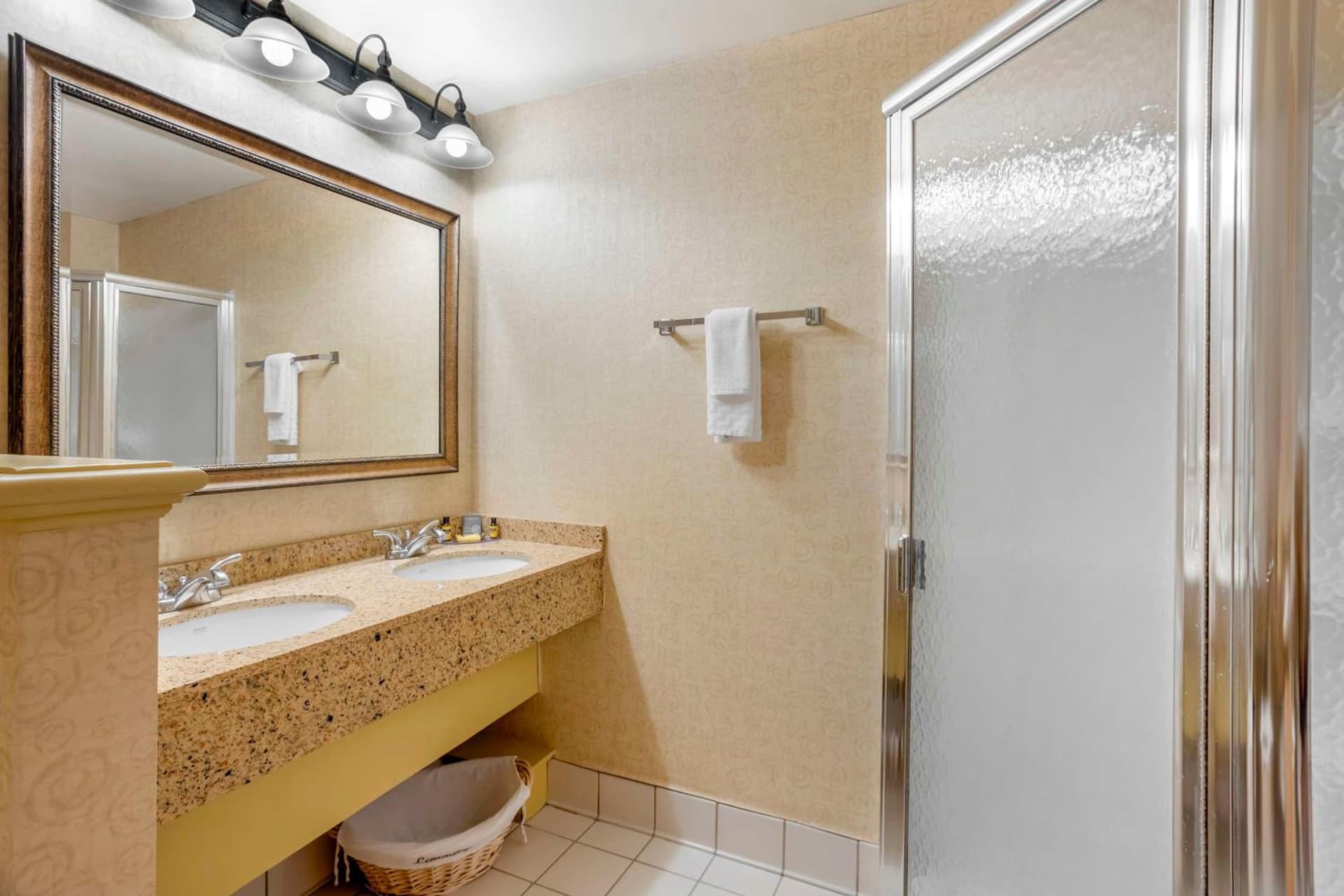 Best Western PLUS Revere Inn & Suites gallery photo in Paradise — image 32