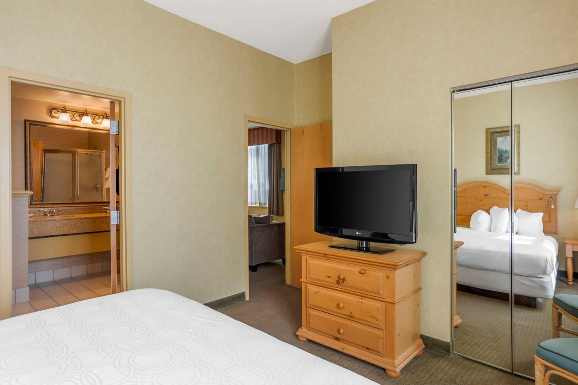 Best Western PLUS Revere Inn & Suites gallery photo in Paradise — image 65