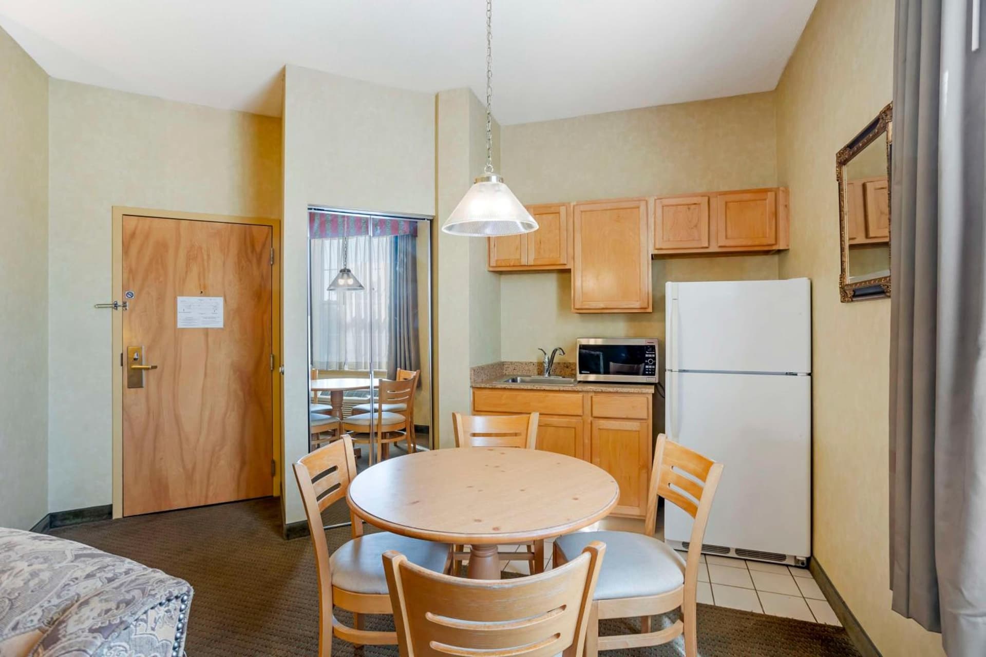 Best Western PLUS Revere Inn & Suites gallery photo in Paradise — image 59