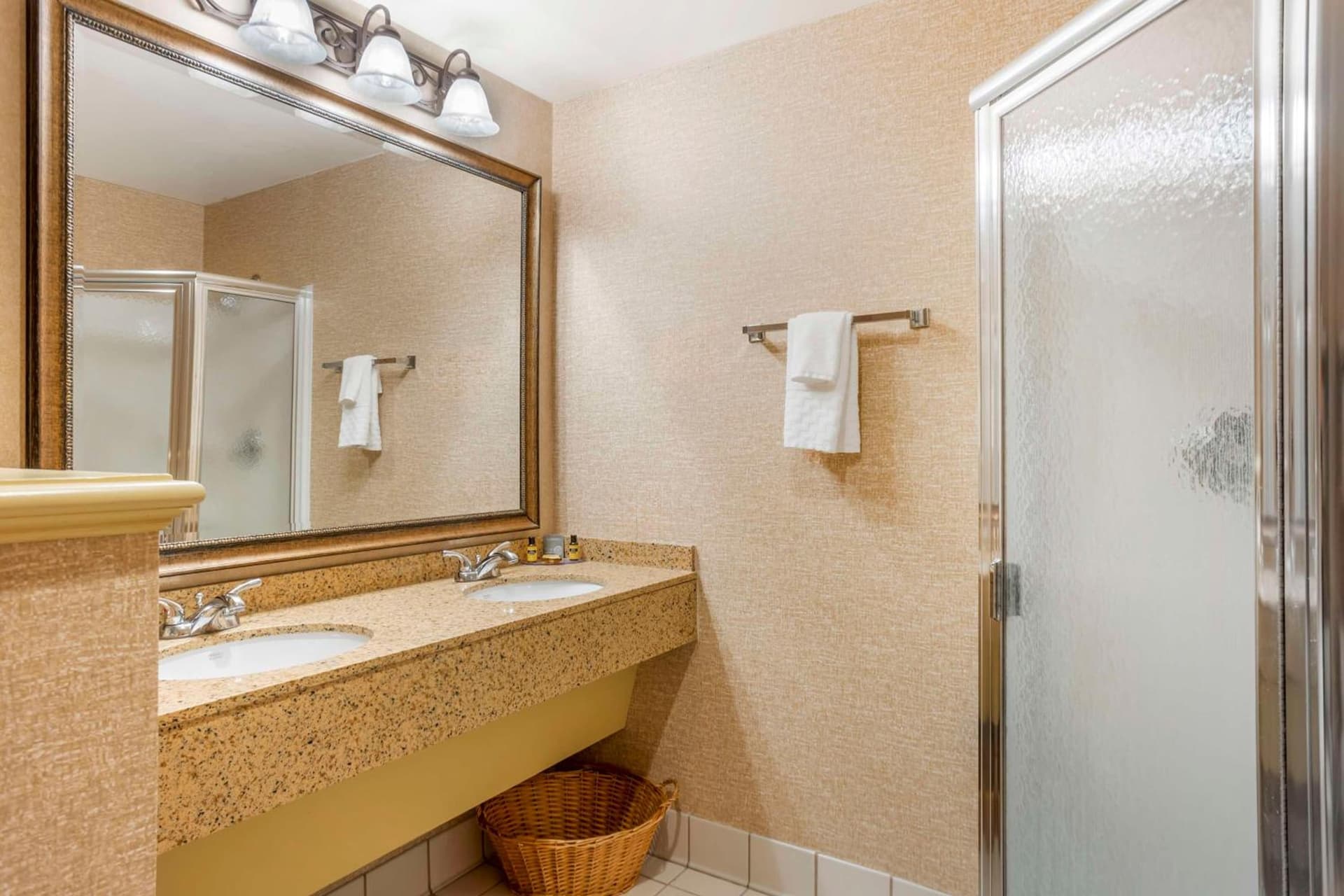 Best Western PLUS Revere Inn & Suites gallery photo in Paradise — image 18