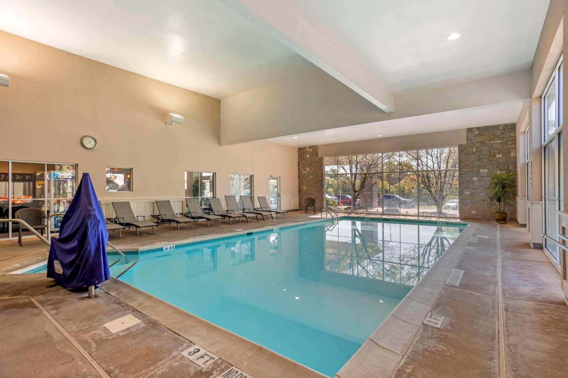 Best Western PLUS Revere Inn & Suites gallery photo in Paradise — image 36