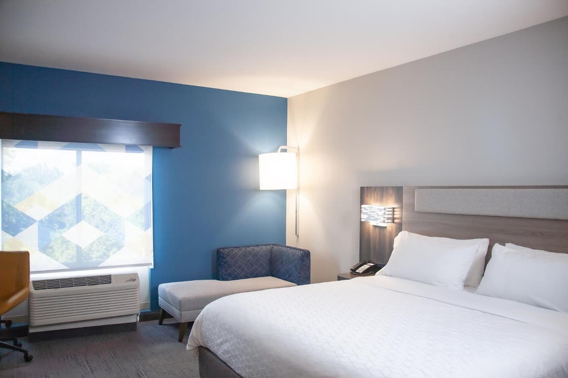 Holiday Inn Express & Suites Overland Park by IHG gallery photo in Overland Park, KS — image 15