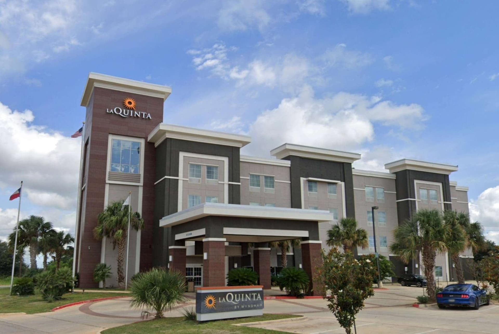 La Quinta by Wyndham Pearsall featured exterior or lobby in Pearsall, TX — similar hotel