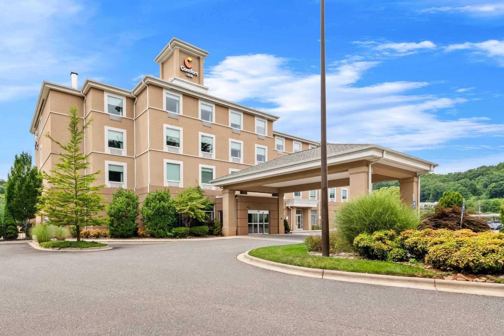 Comfort Inn Sylva - Cullowhee featured exterior or lobby in Dillsboro, NC — similar hotel