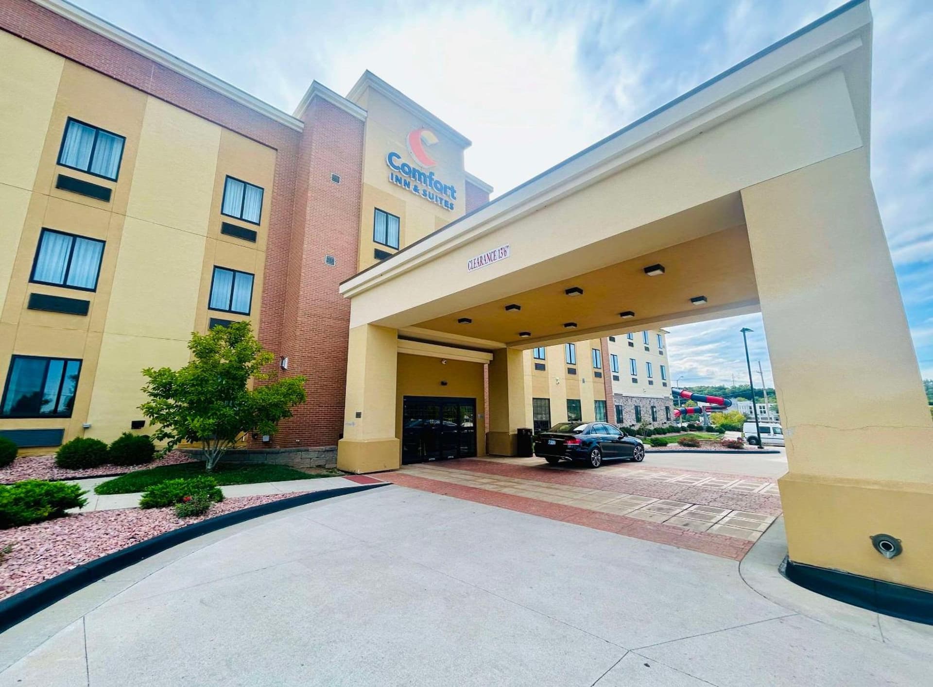 Comfort Inn & Suites Shawnee - Kansas City interior in Shawnee, KS — gallery photo 2