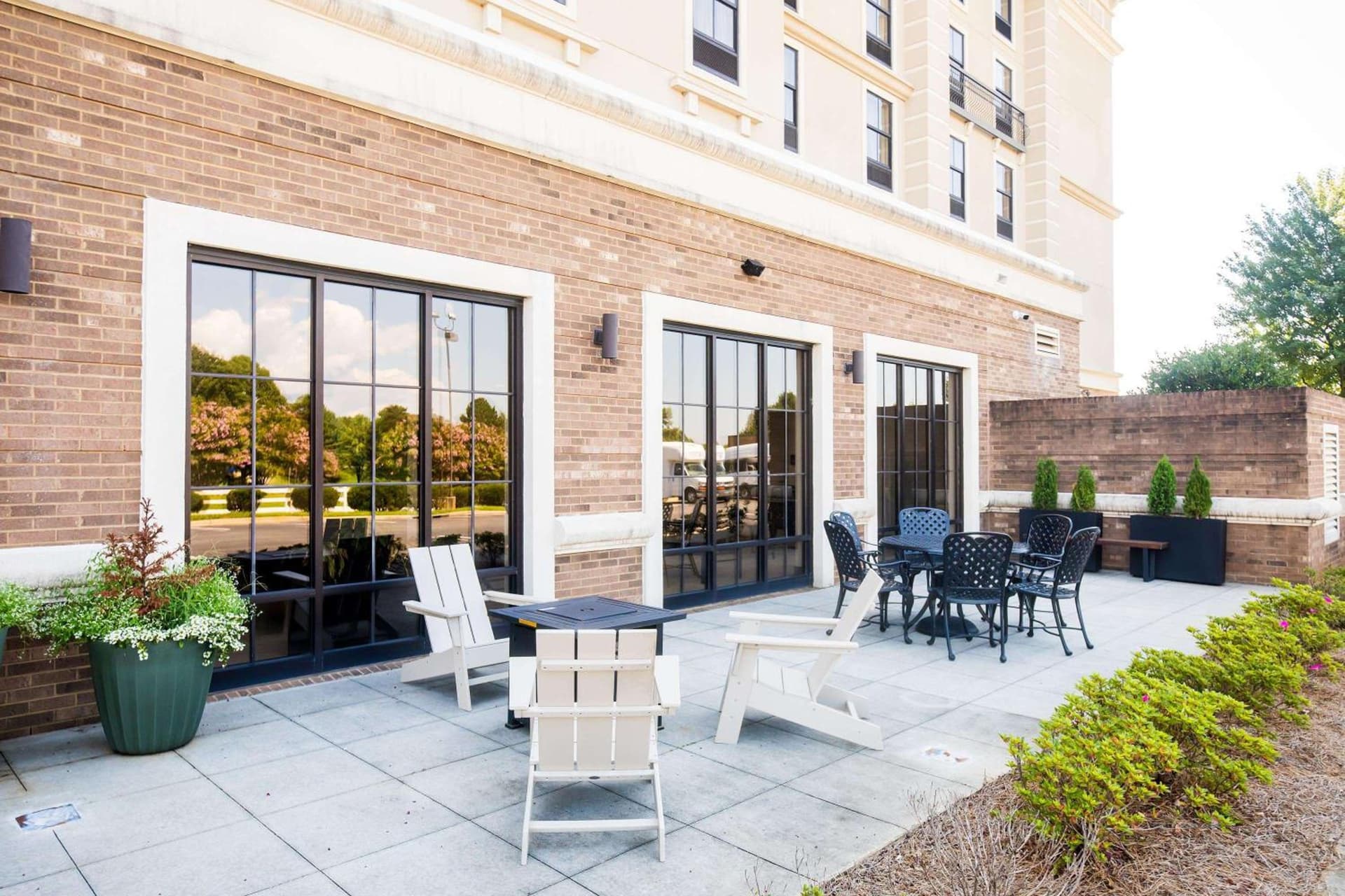 Hampton Inn & Suites Dobson interior in Dobson, NC — gallery photo 2