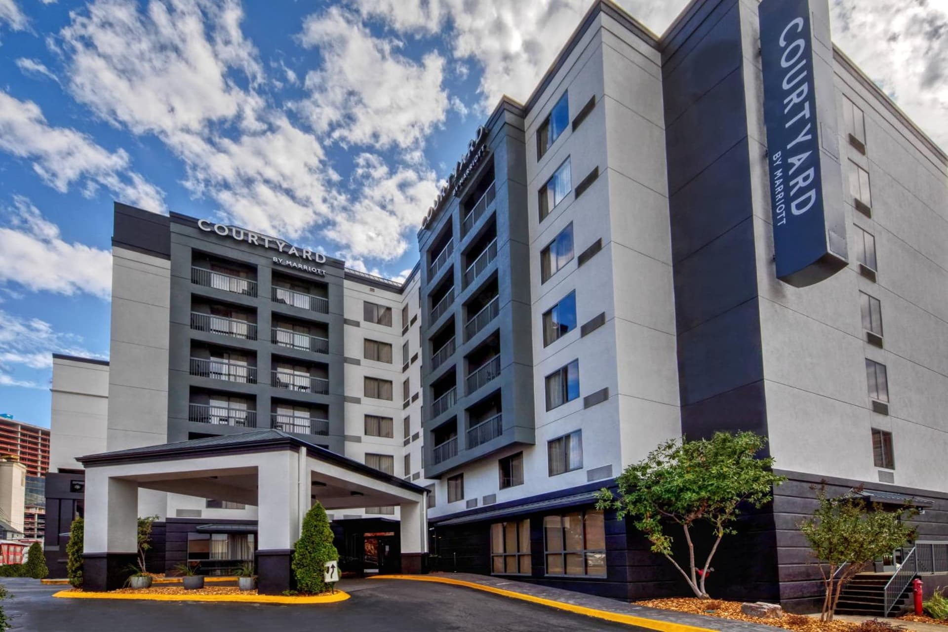 Courtyard by Marriott Nashville Vanderbilt West End interior in Nashville, TN — gallery photo 2