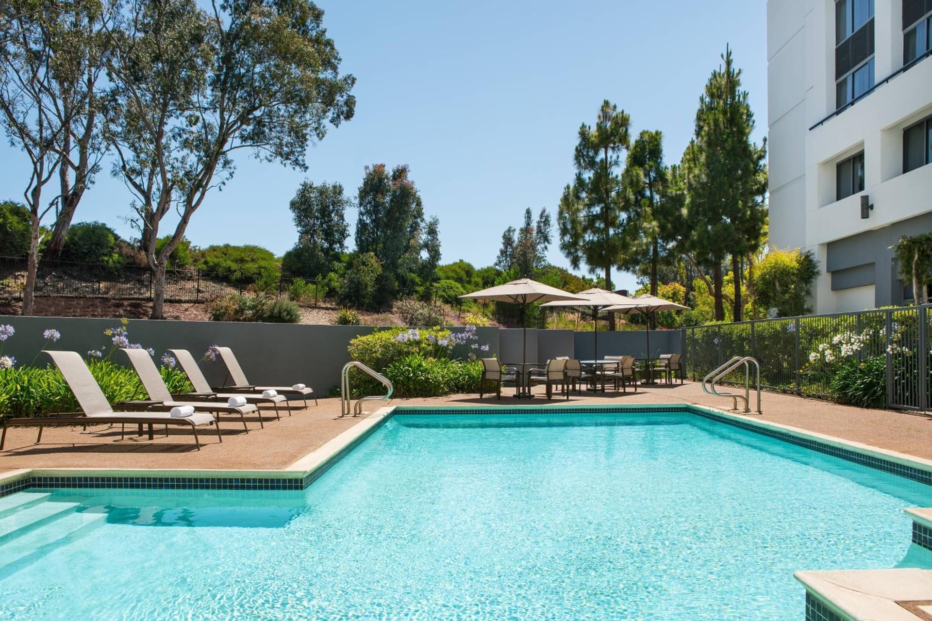 Courtyard by Marriott Richmond Berkeley gallery photo in Richmond, CA — image 10