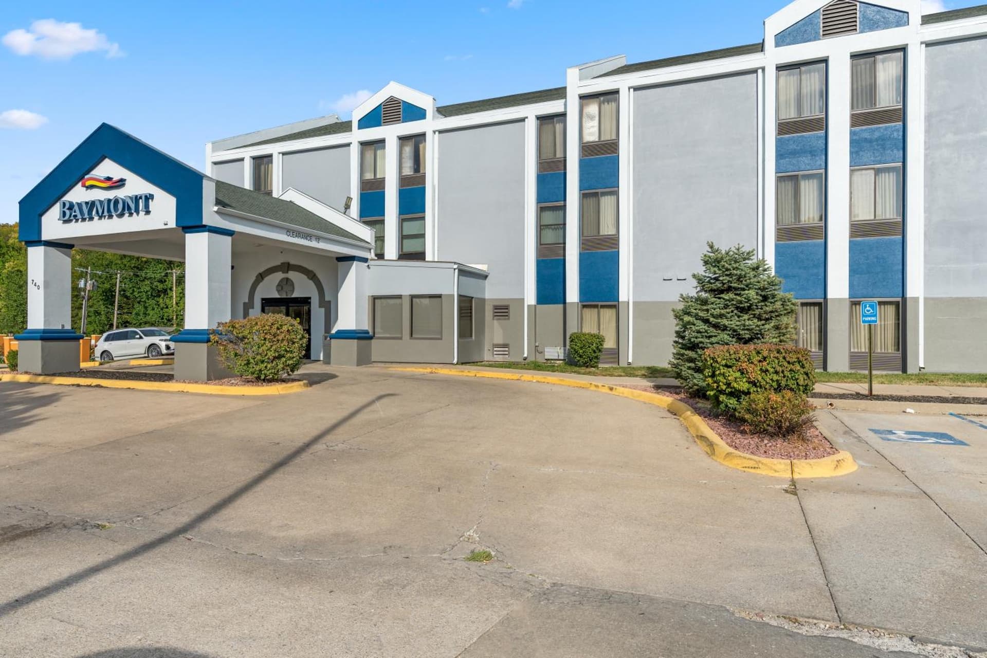 Baymont by Wyndham Lawrence — hotel in Lawrence, Kansas