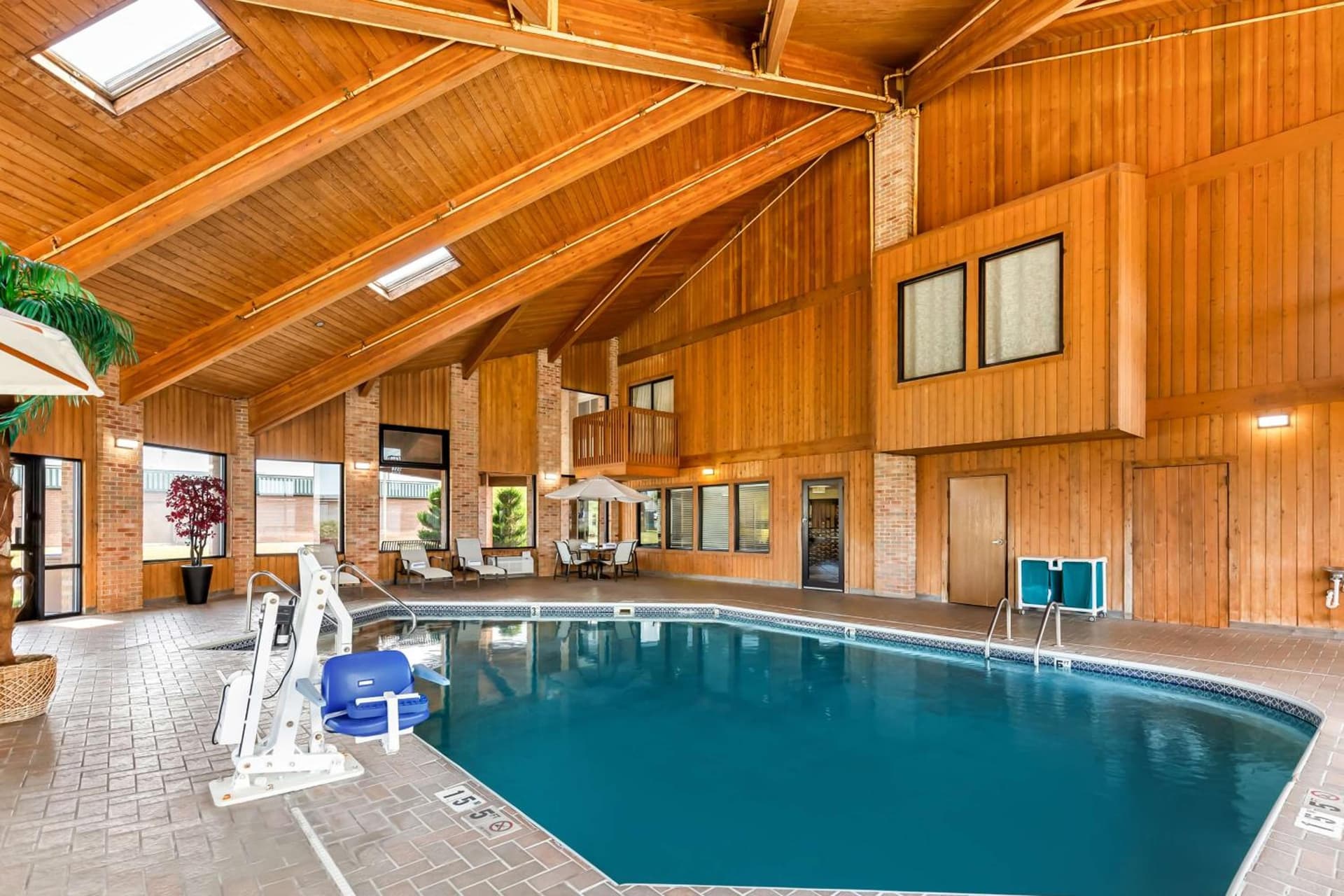 Best Western Jacksonville Inn interior in Jacksonville, IL — gallery photo 2