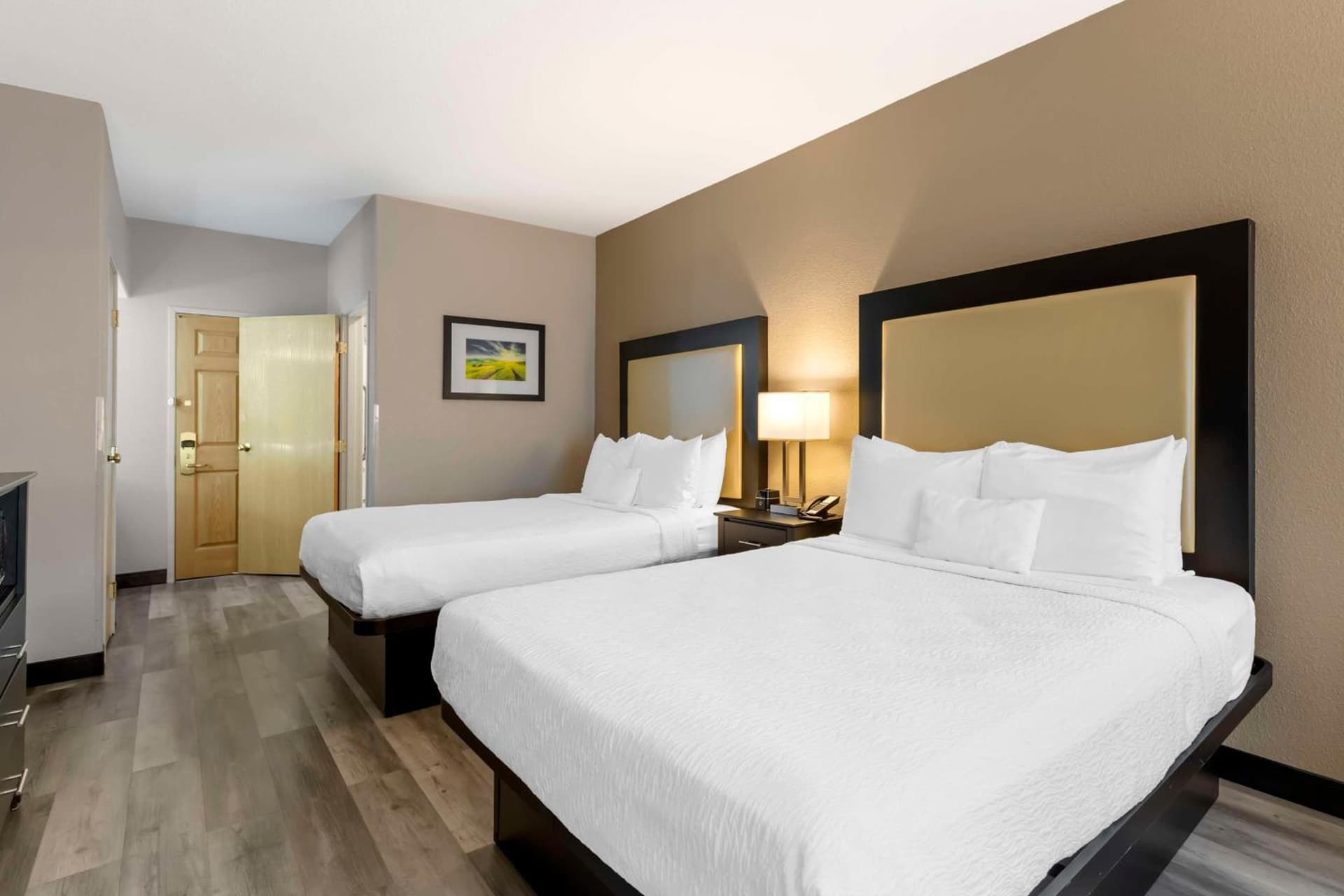 Best Western Plus Des Moines West Inn & Suites property views in Clive, IA — gallery photo 3