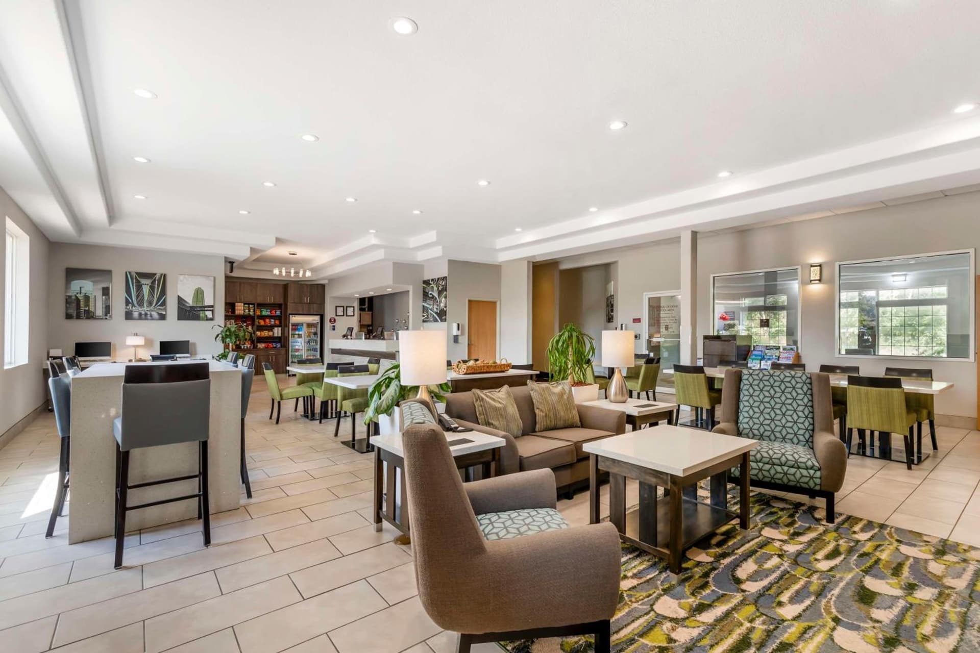 Best Western Plus Des Moines West Inn & Suites interior in Clive, IA — gallery photo 2