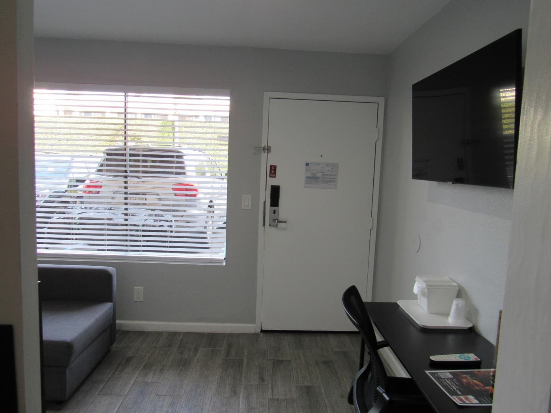 Capri Suites Anaheim gallery photo in Anaheim, CA — image 7