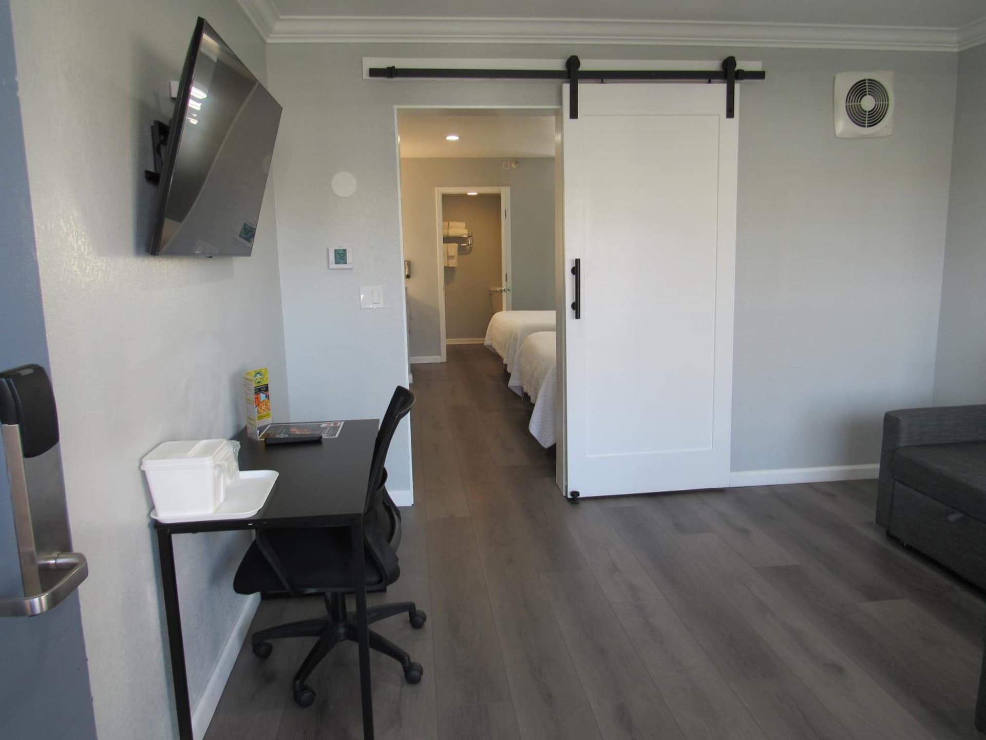 Capri Suites Anaheim gallery photo in Anaheim, CA — image 5