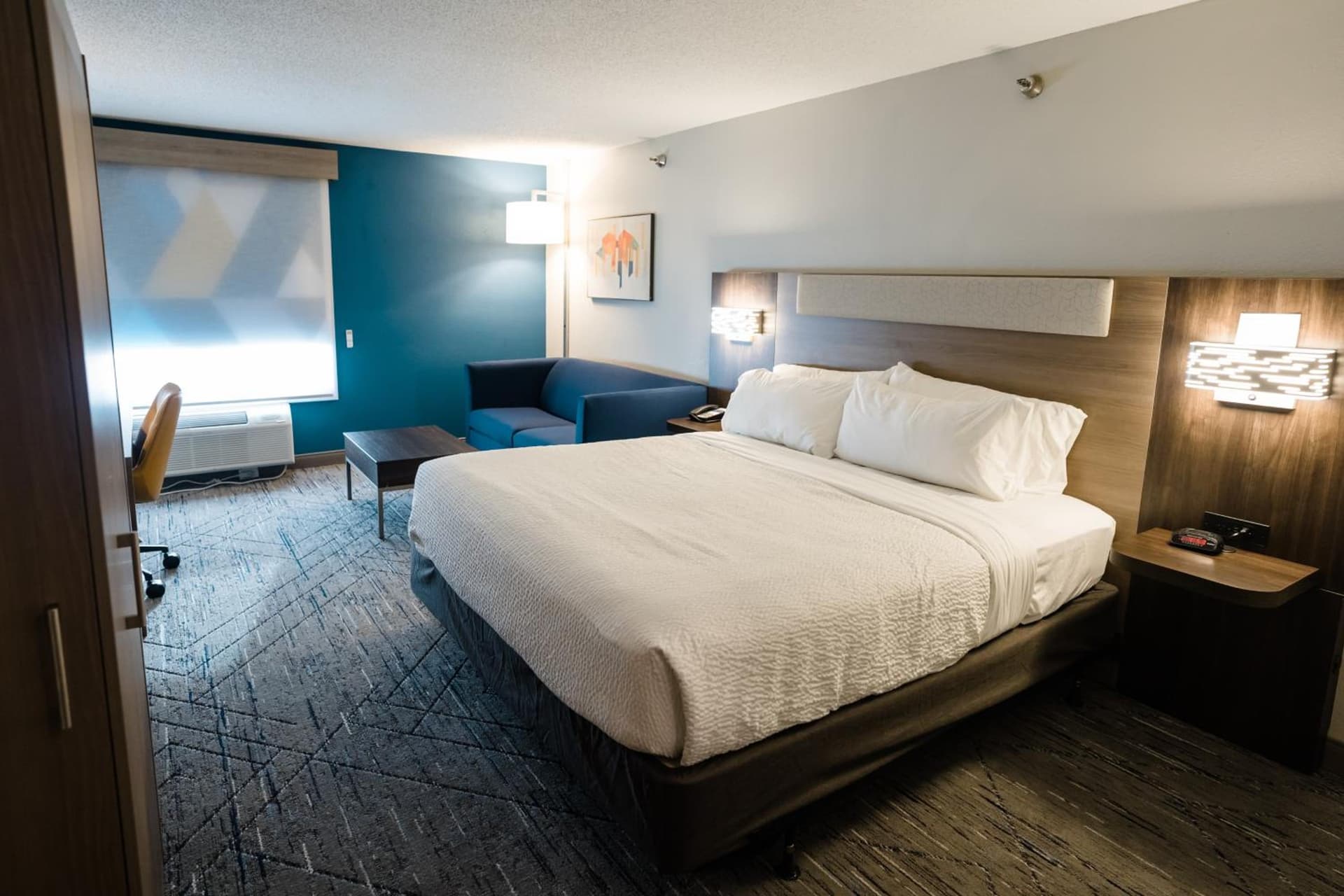 Holiday Inn Express Hotel & Suites Knoxville-North-I-75 Exit 112 by IHG interior in Knoxville, TN — gallery photo 2