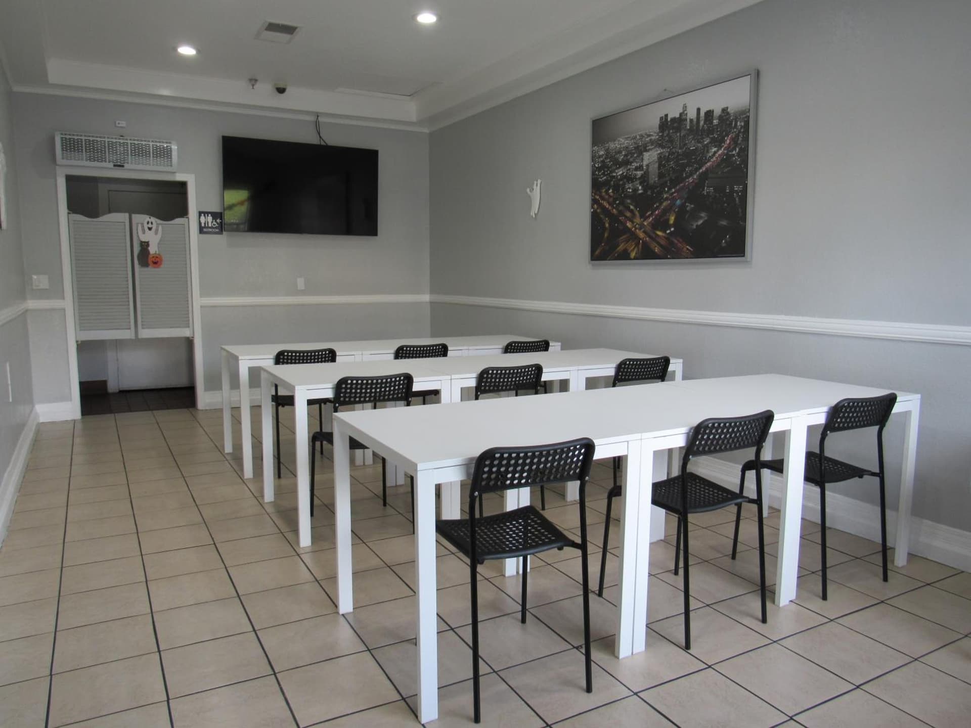 Capri Suites Anaheim gallery photo in Anaheim, CA — image 36